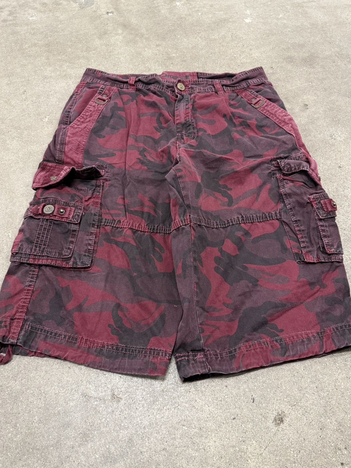 VINTAGE Y2K ARCHIVE STYLE BAGGY CAMO GRUNGE CARGO SHORTS