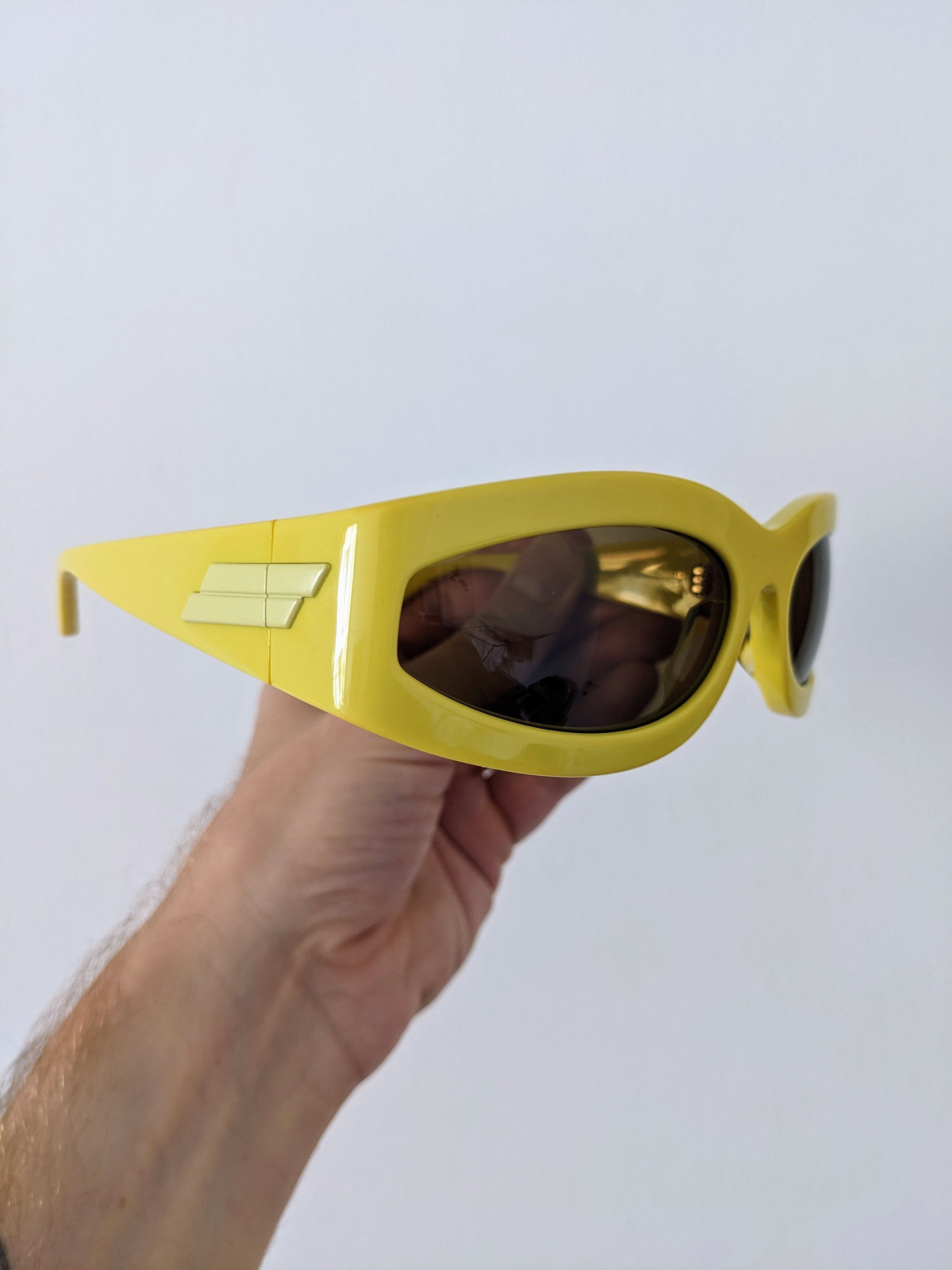 Bottega Veneta Yellow Oval Sunglasses Size ONE SIZE - 2 Thumbnail