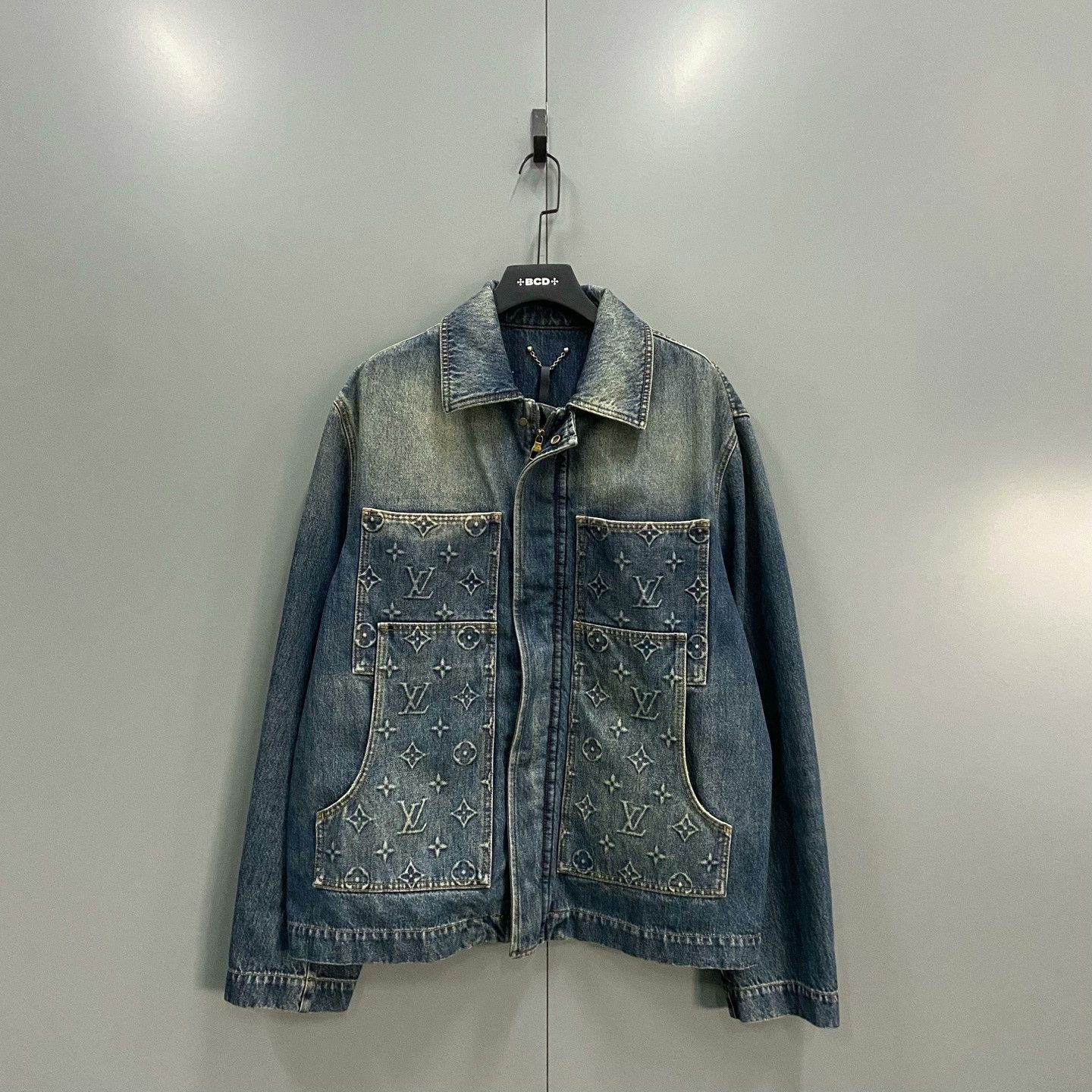 Louis Vuitton Louis Vuitton Embossed Logo Denim Jacket Size US L / EU 52-54 / 3 - 1 Thumbnail