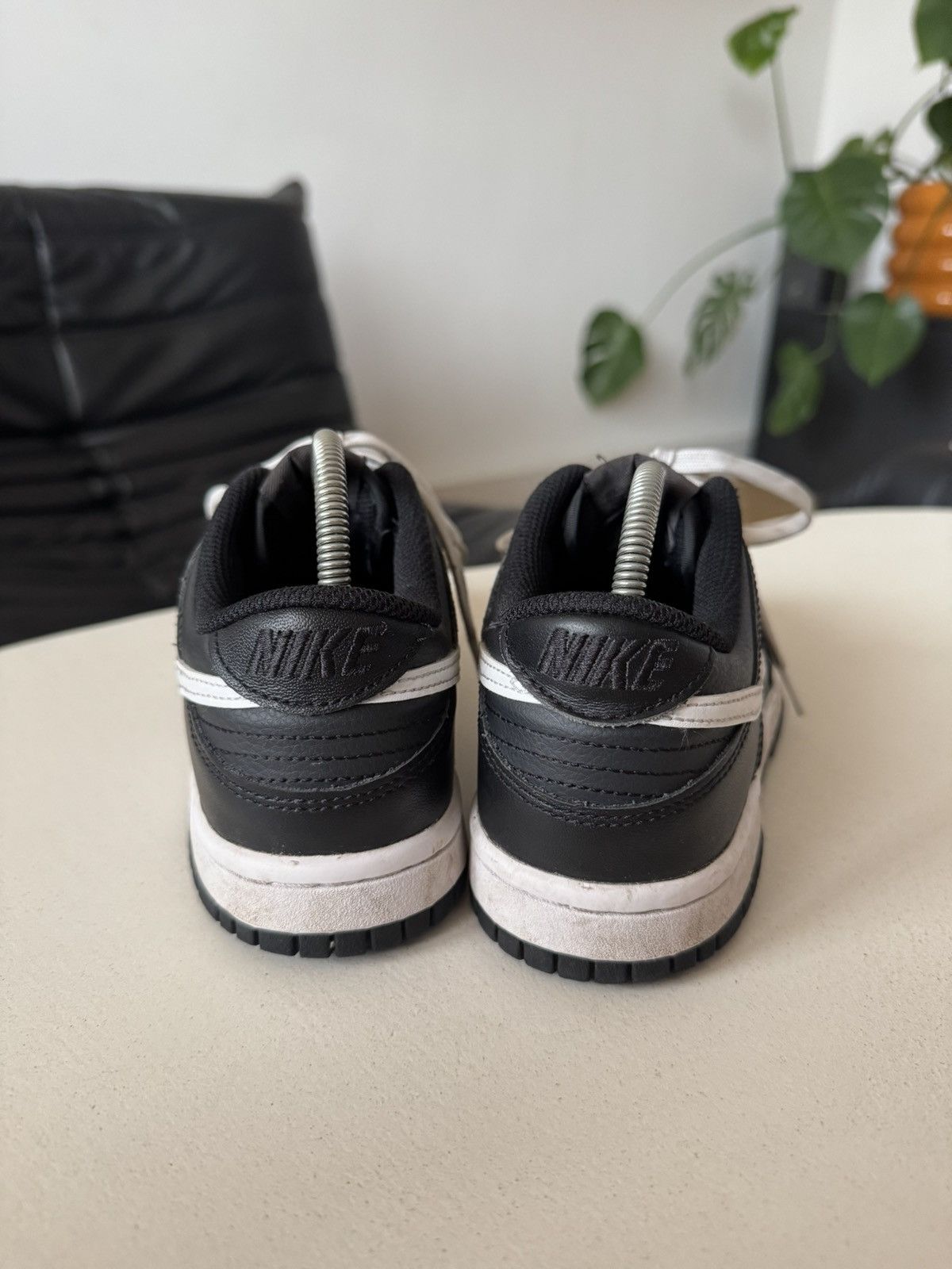 Nike Nike Dunk Low GS Leather Black Sneakers Swoosh Streetwear Size US 4.5 / IT 34.5 - 4 Thumbnail