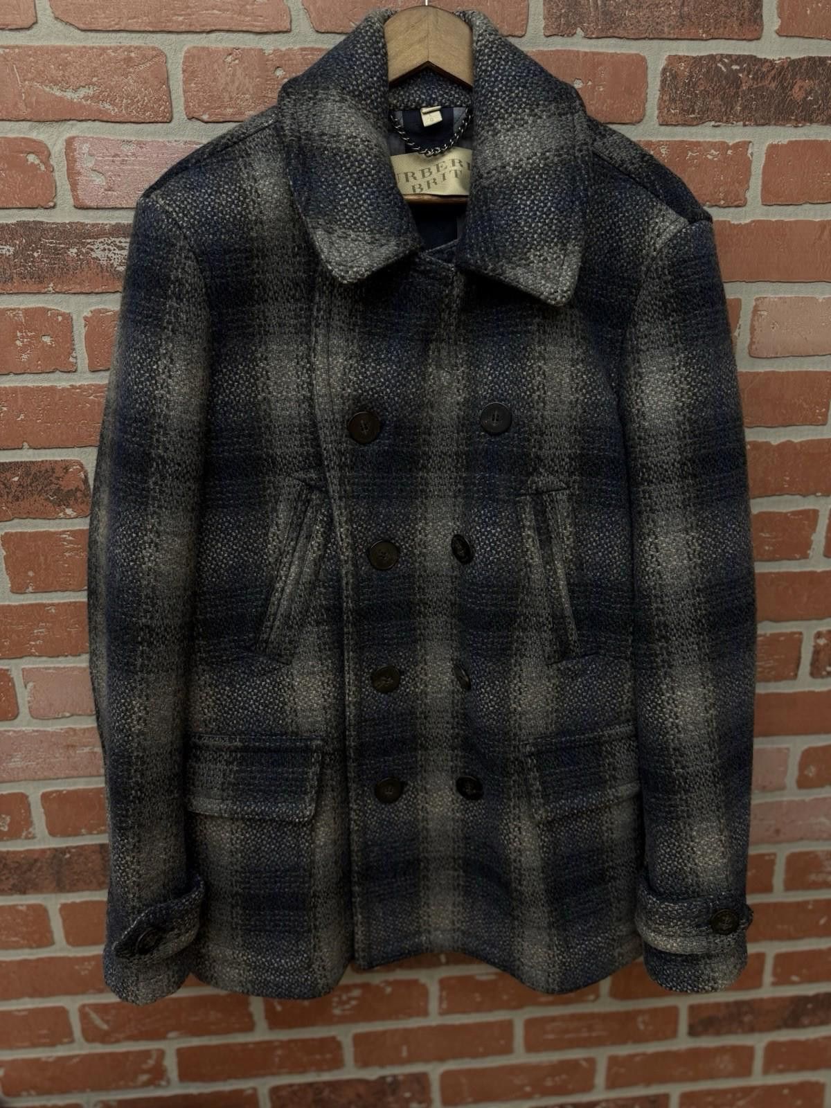 Burberry Size Large - Burberry Pea Coat Button Up Jacket $1360 Size US L / EU 52-54 / 3 - 1 Thumbnail