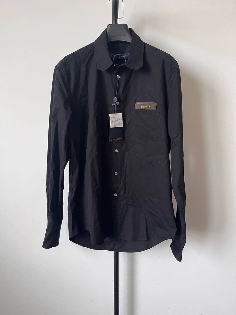 Louis Vuitton Louis Vuitton Solid Logo Long Sleeve Shirt-yf Size US M / EU 48-50 / 2 - 1 Thumbnail