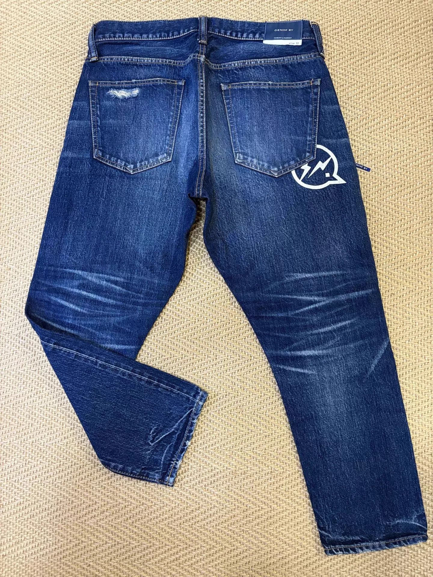 Vanquish VANQUISH & FRAGMENT WASH LIGHT CUT-OUT 9J W32 Near New Size US 32 / EU 48 - 2 Thumbnail