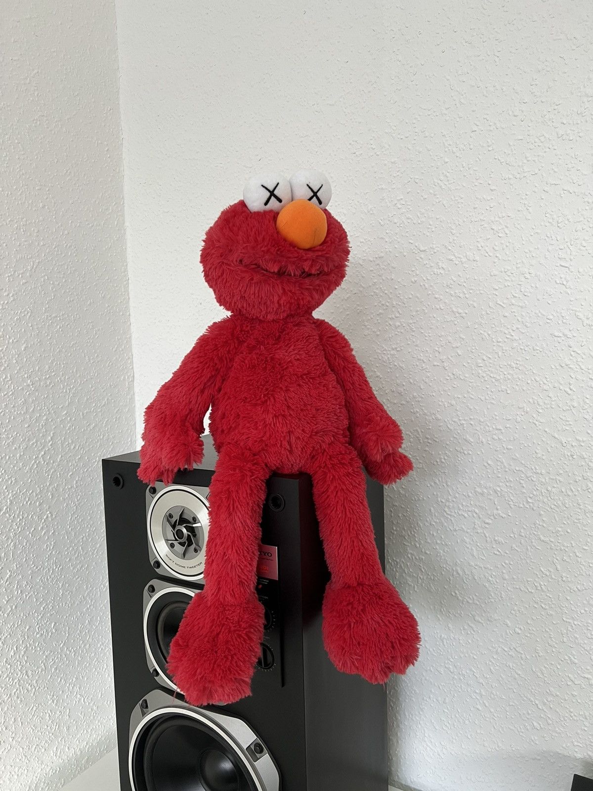 image of Avant Garde x Kaws Elmo Sesame Street Uniqlo Plush in Red, Men's
