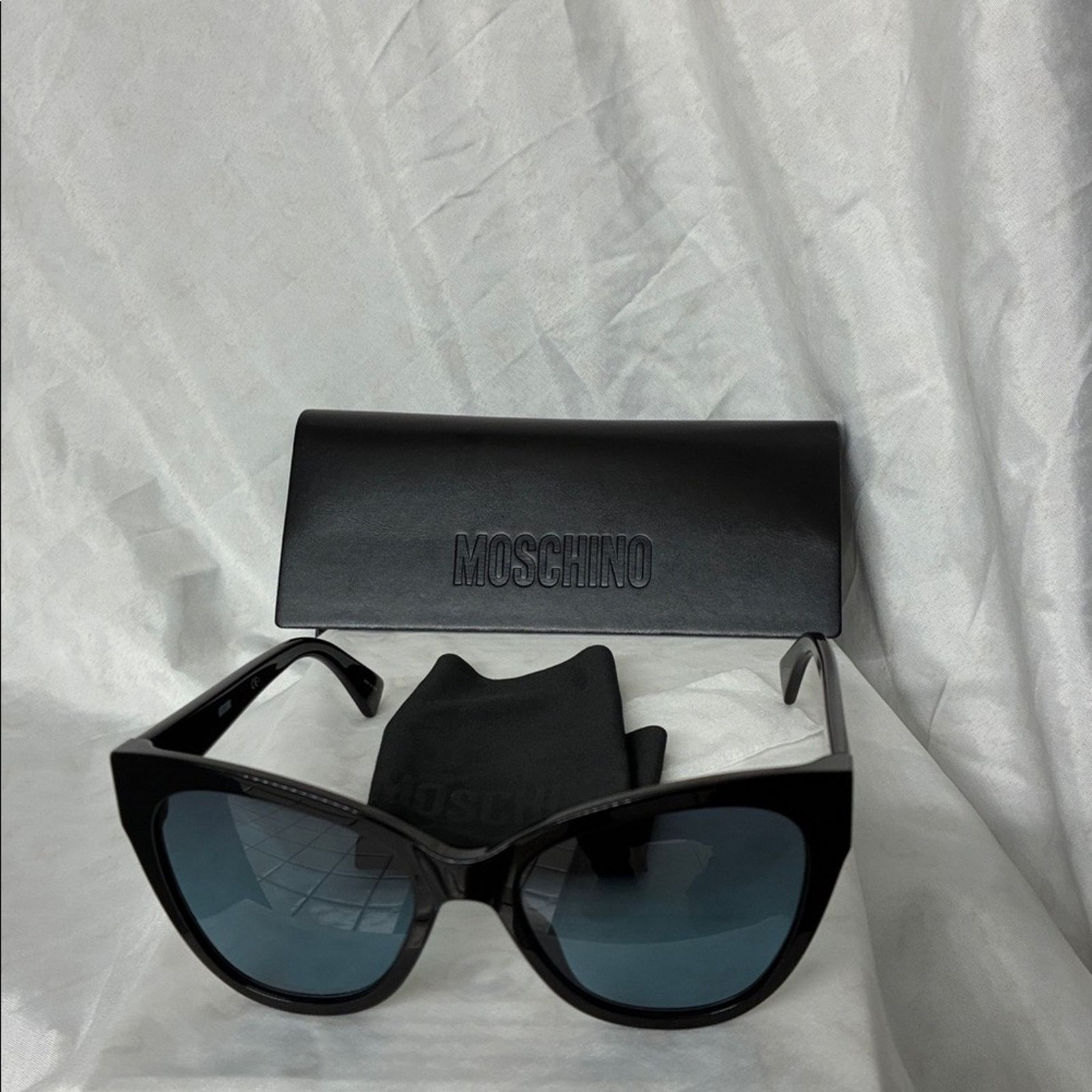 Moschino New Moschino Black and Gold Sunglasses Size ONE SIZE - 2 Thumbnail