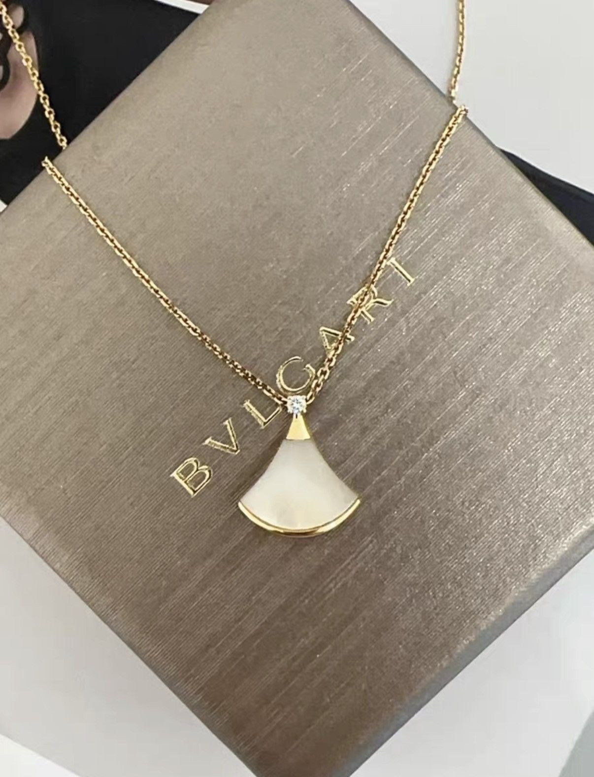 Bvlgari Bvlgari white mother-of-pearl fan necklace J38 Size ONE SIZE - 1 Thumbnail