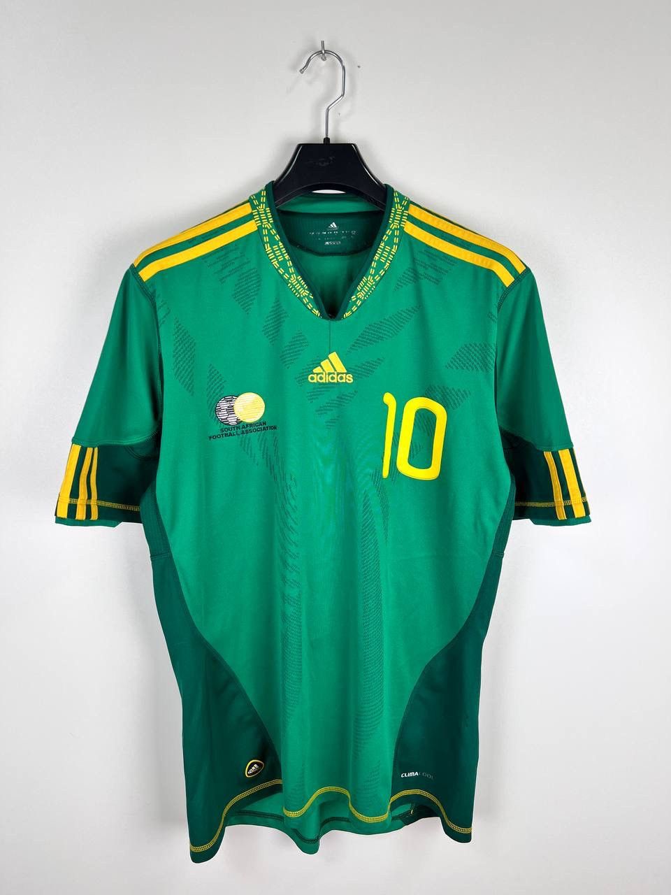 Adidas South African Adidas 2009 Pienaar 10 jersey t-shirts size L Size US L / EU 52-54 / 3 - 1 Thumbnail
