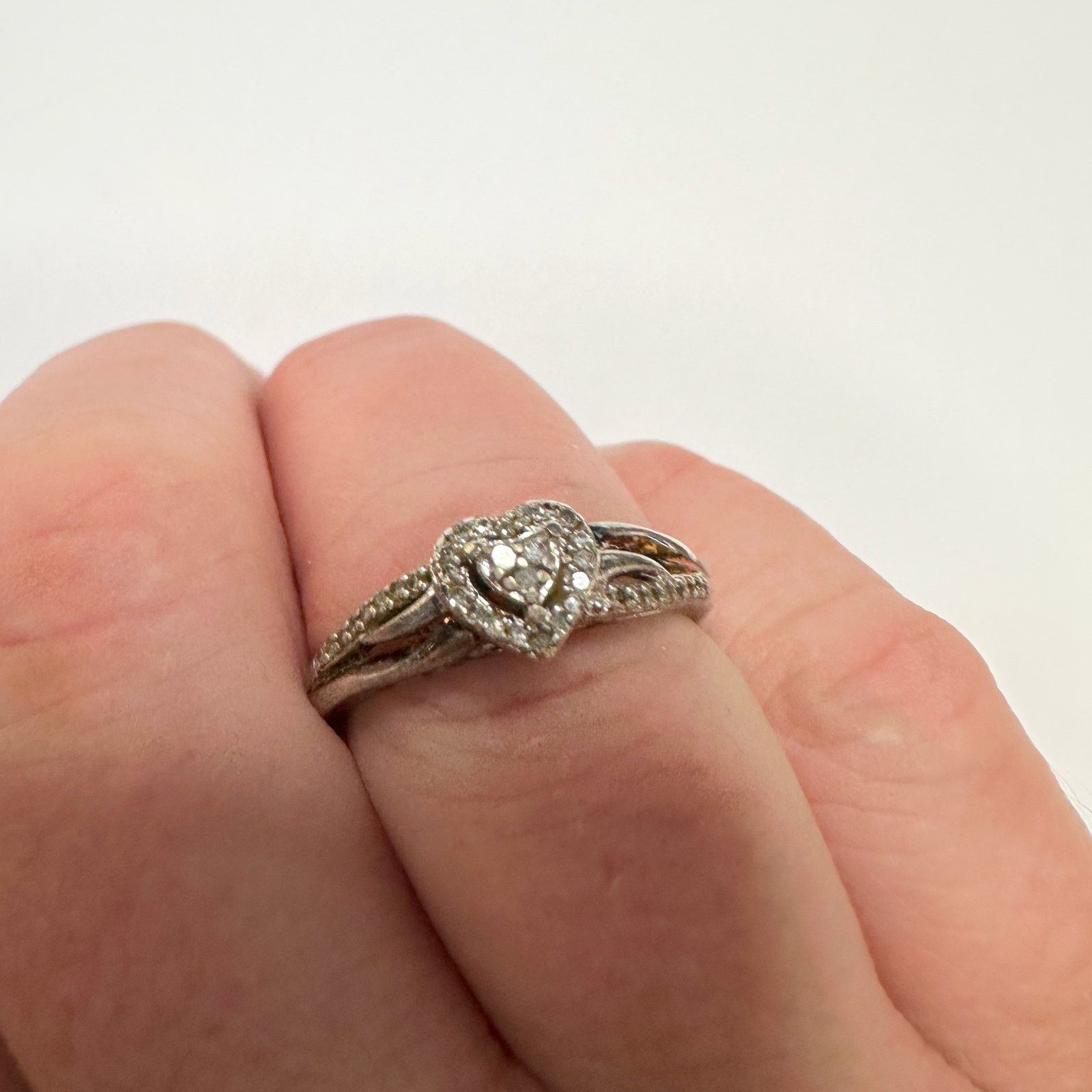 Other Pretty Sterling Silver Heart Ring with White Gemstones Sz 8 Size ONE SIZE - 9 Thumbnail