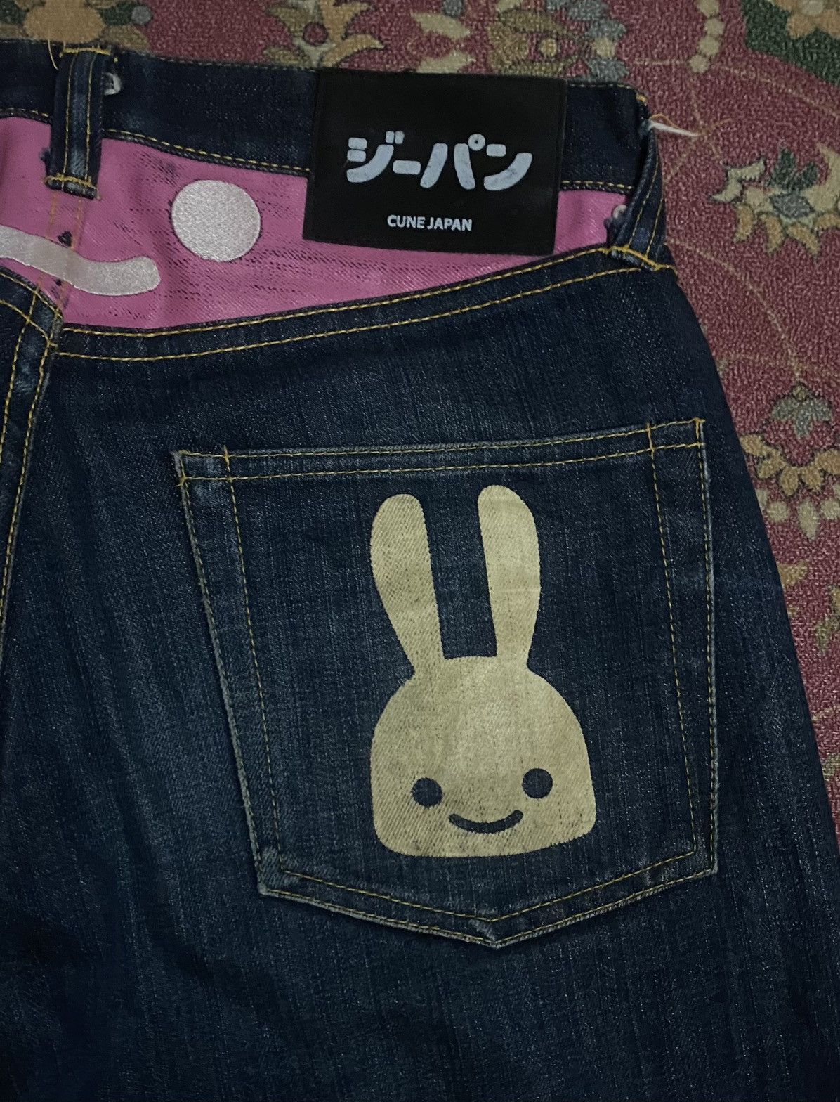 Designer × Japanese Brand × Vintage Cune Japan Distressed Rabbit Printed Denim Pants Size US 30 / EU 46 - 6 Thumbnail