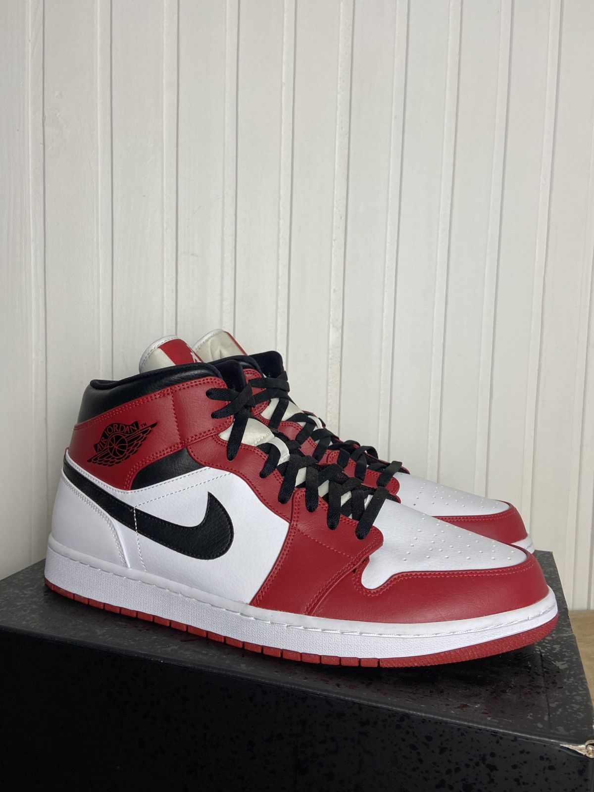 Jordan Brand New Jordan 1 Mid Chicago (2020) Size 15US Size US 15 / EU 48 - 4 Thumbnail