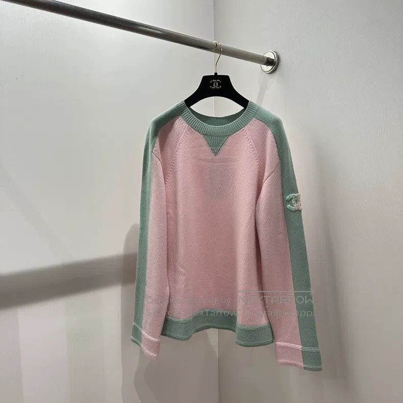Chanel Chanel 24C sequin Logo cashmere sweater Size XS / US 0-2 / IT 36-38 - 1 Thumbnail