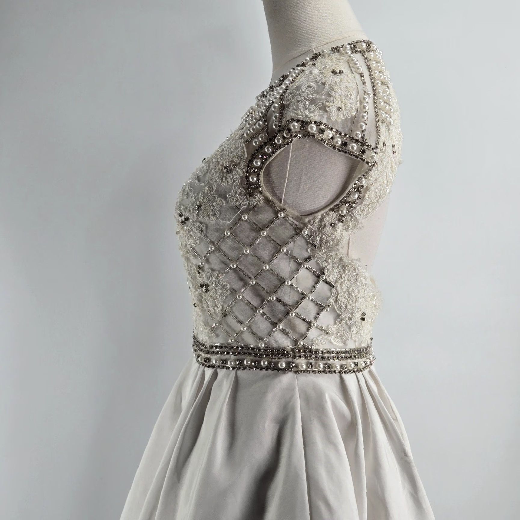 Vintage Sherri Hill Dress Womens 4 White Fit & Flare Short Beaded Floral Party/Cocktail Formal Women's Dress Cap Sleeve Lace Beaded Zipper Back Size 27" / US 4 / IT 40 - 4 Thumbnail