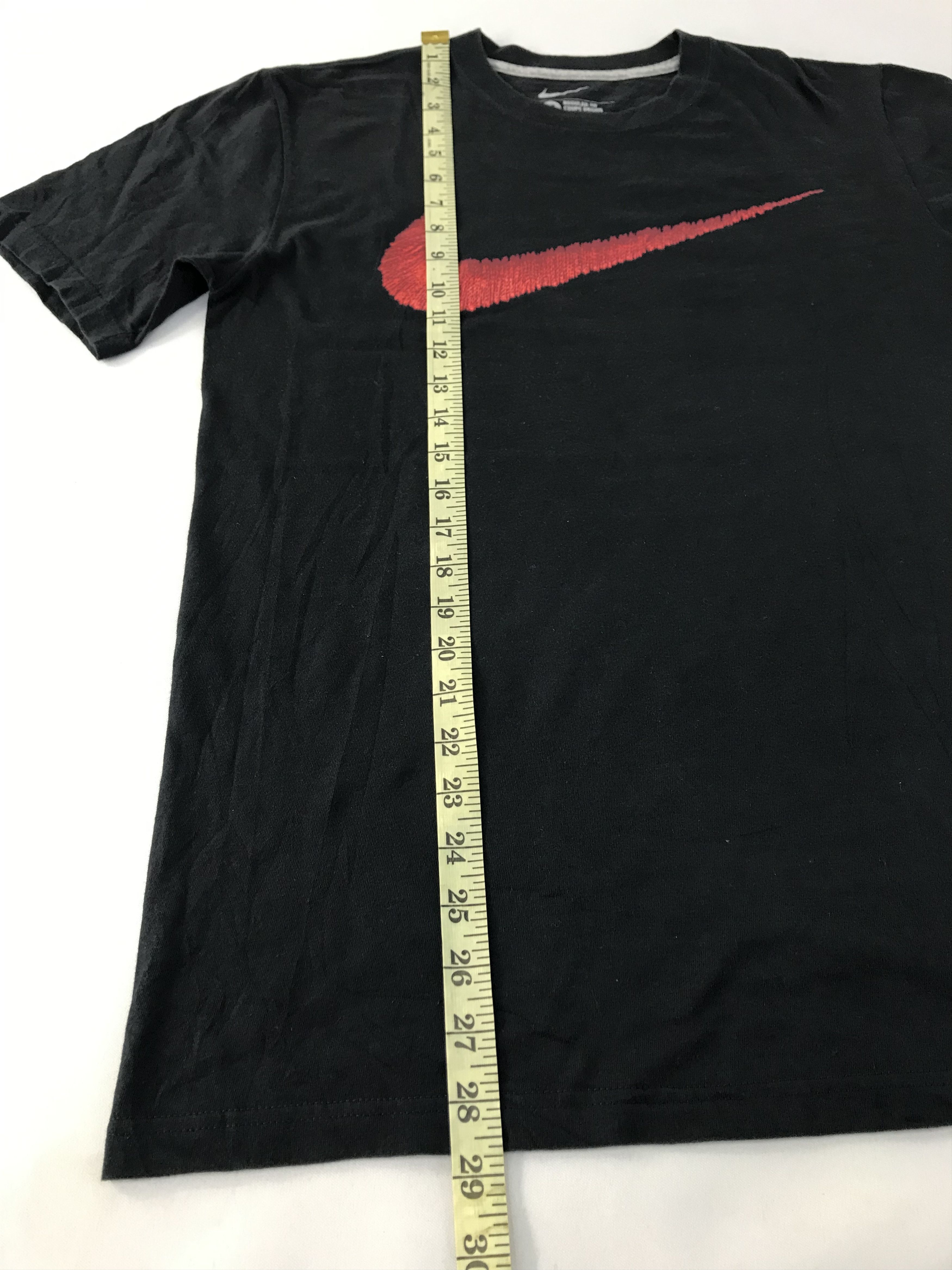Nike Nike Swoosh Big Logo Printed Tee T-shirt Unisex Wear Size US M / EU 48-50 / 2 - 7 Thumbnail