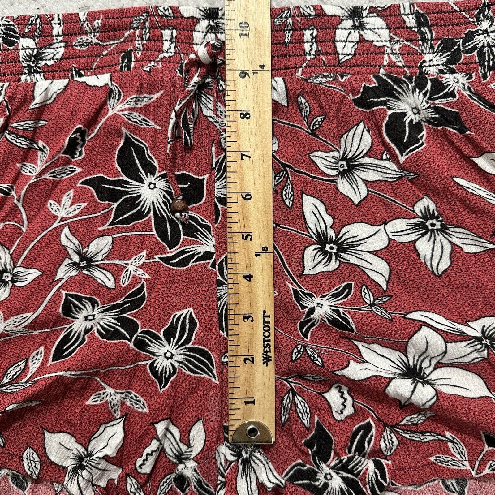 Apt. 9 Apt. 9 Large Floral Pink Black Elastic Waist Shorts Size 34" / US 12 / IT 48 - 12 Thumbnail