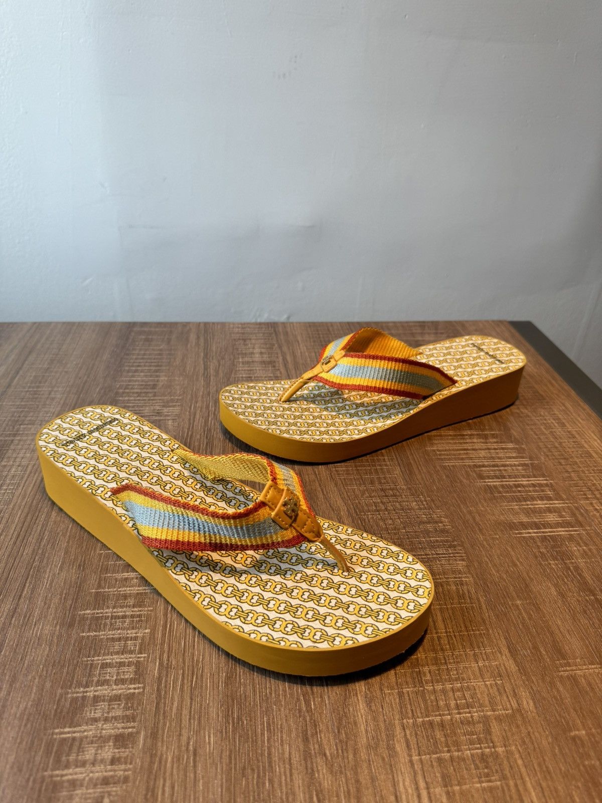 Tory burch flip flops size 12 sales