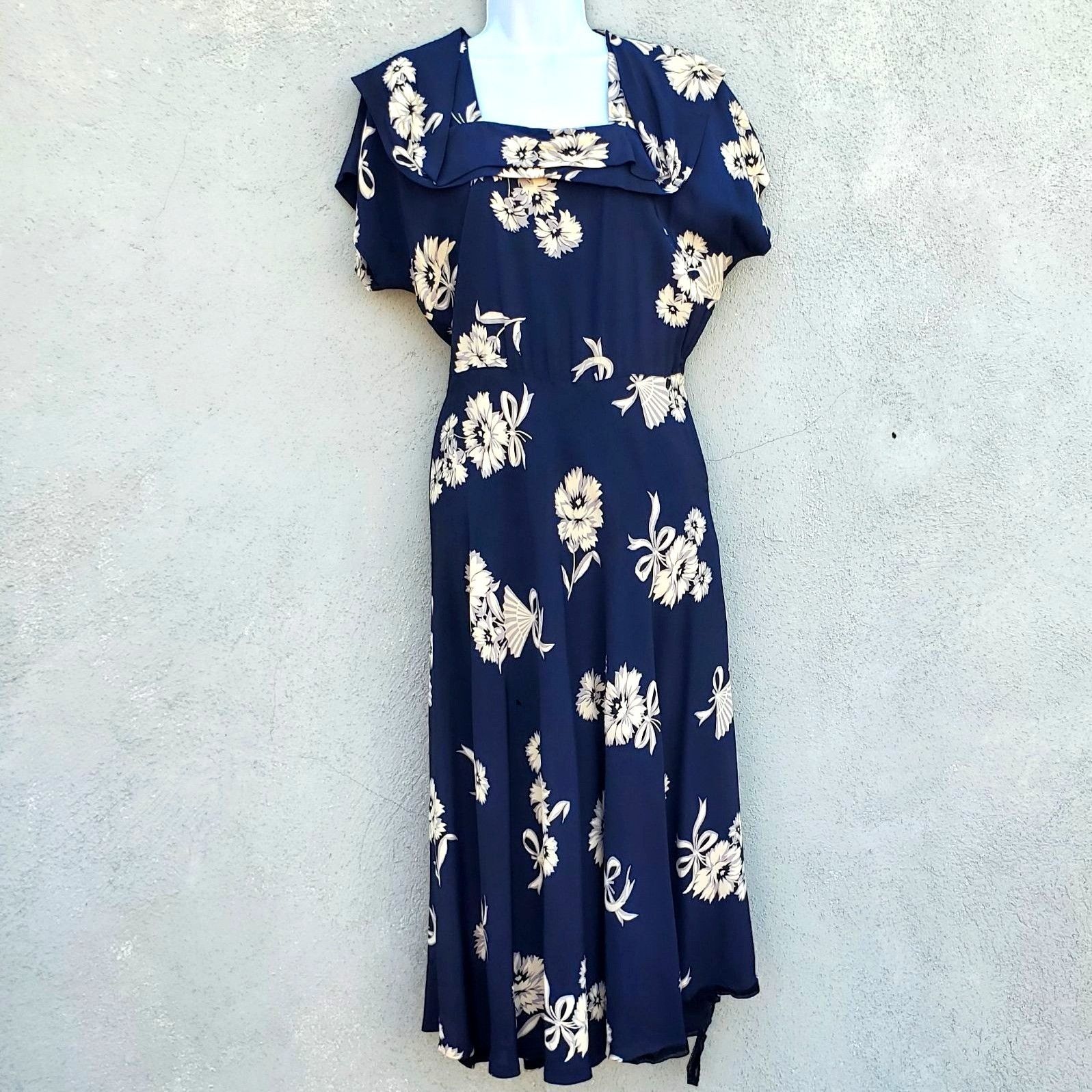 Vintage 1930s Navy Floral Fan Dress Size 8 Draped Neckline Batwing S Size M / US 6-8 / IT 42-44 - 1 Thumbnail