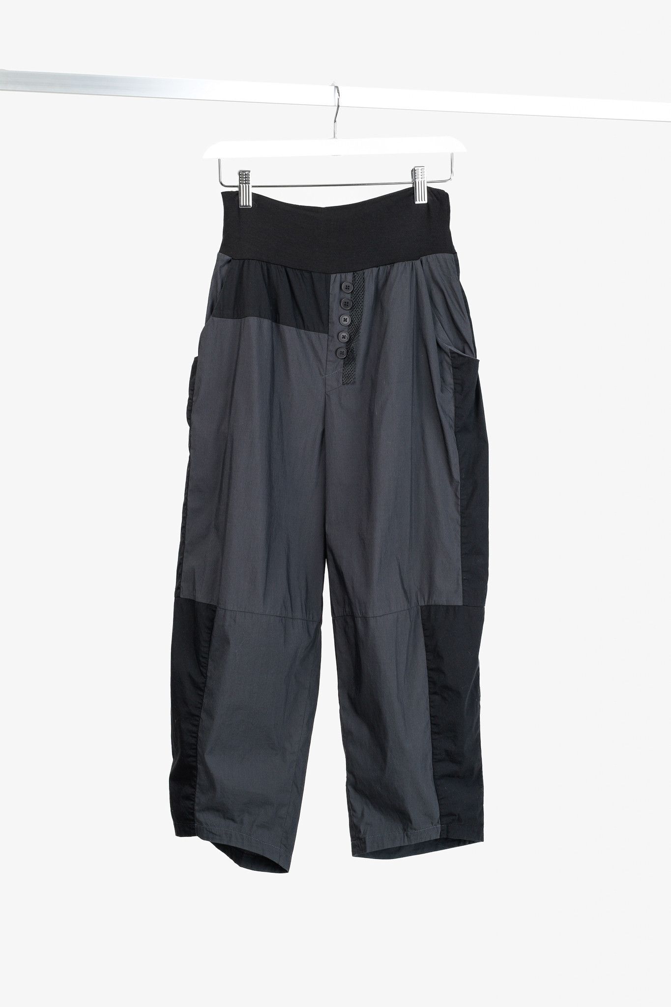 Other Art Point Grey & Black Cotton Patchwork Cropped Pants Size 25" / US 0 / IT 36 - 1 Thumbnail