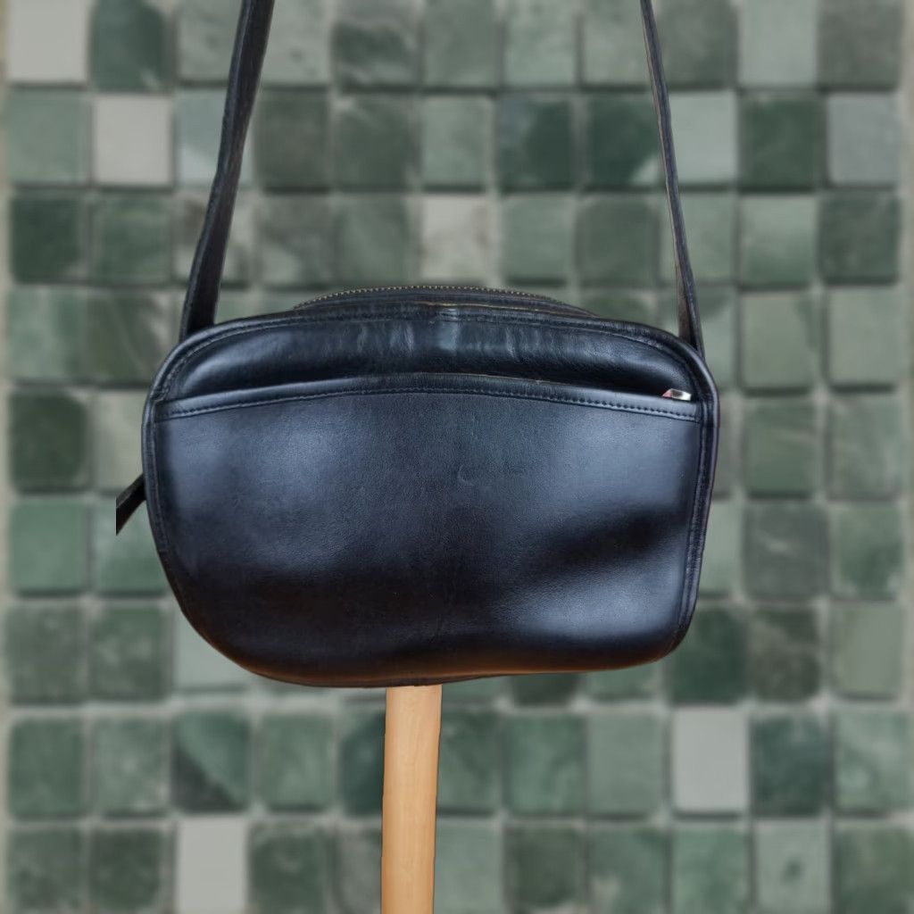 Coach VINTAGE Coach BLACK Leather CROSS Messenger CROSSBODY BAG Size ONE SIZE - 1 Thumbnail