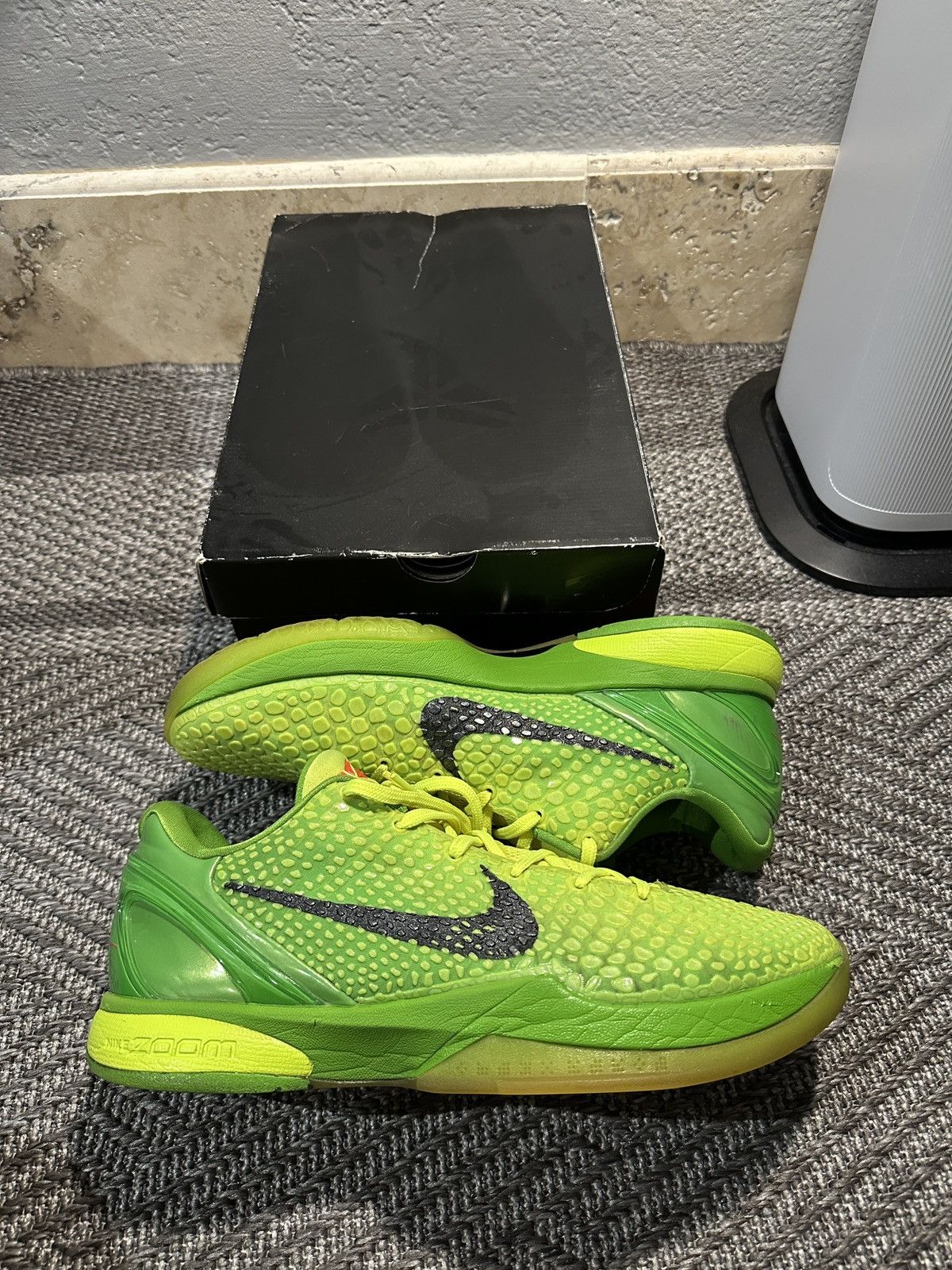 Nike Nike Kobe 6 Proto Grinch Size US 12 / EU 45 - 1 Thumbnail