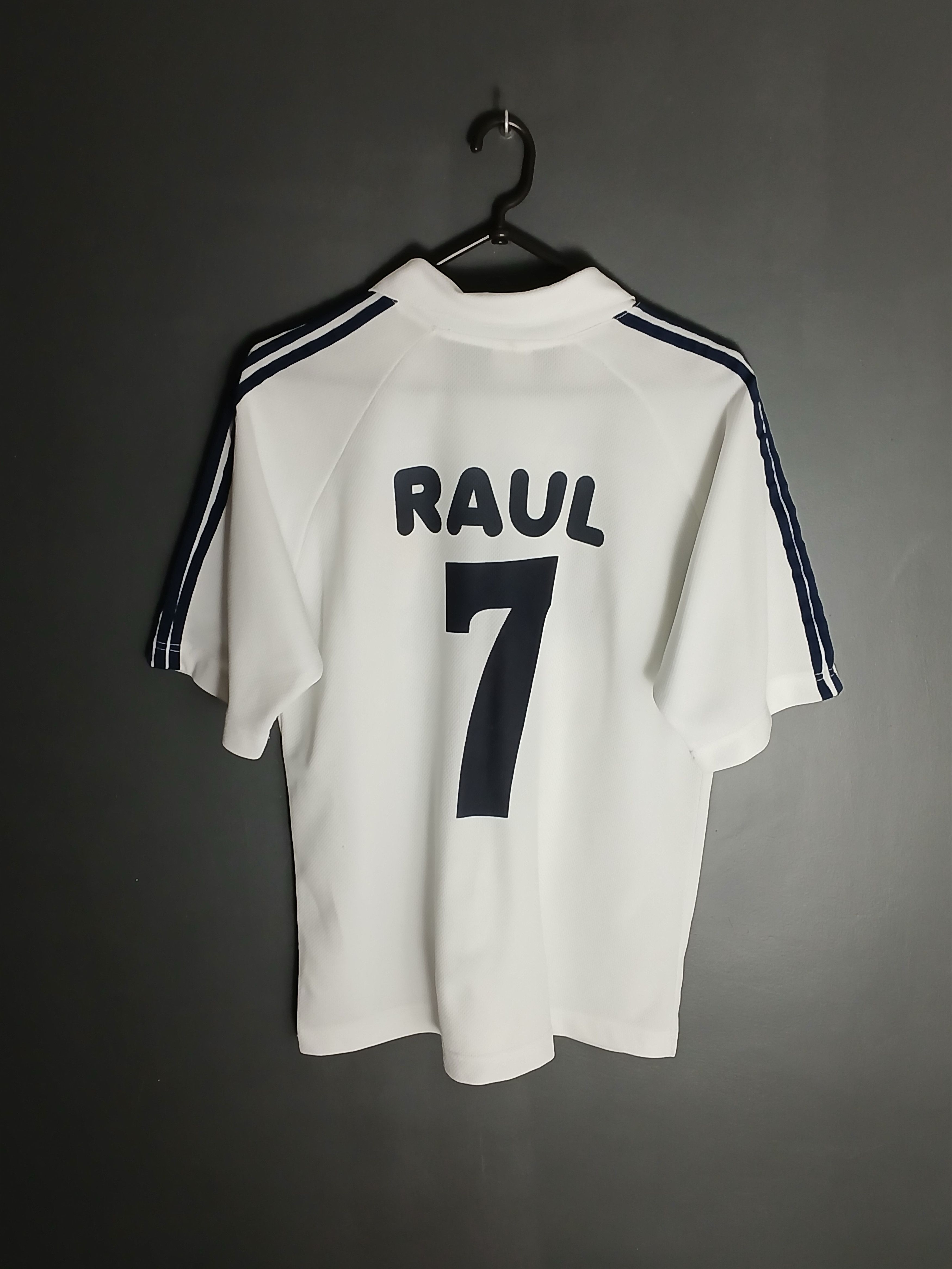 Other Real Madrid Raul Football Jersey T-Shirt Size US M / EU 48-50 / 2 - 1 Thumbnail