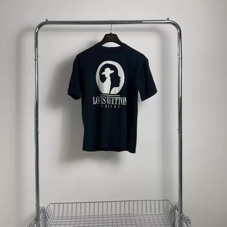 Louis Vuitton Louis Vuitton Black portrait short sleeve Size US M / EU 48-50 / 2 - 1 Thumbnail
