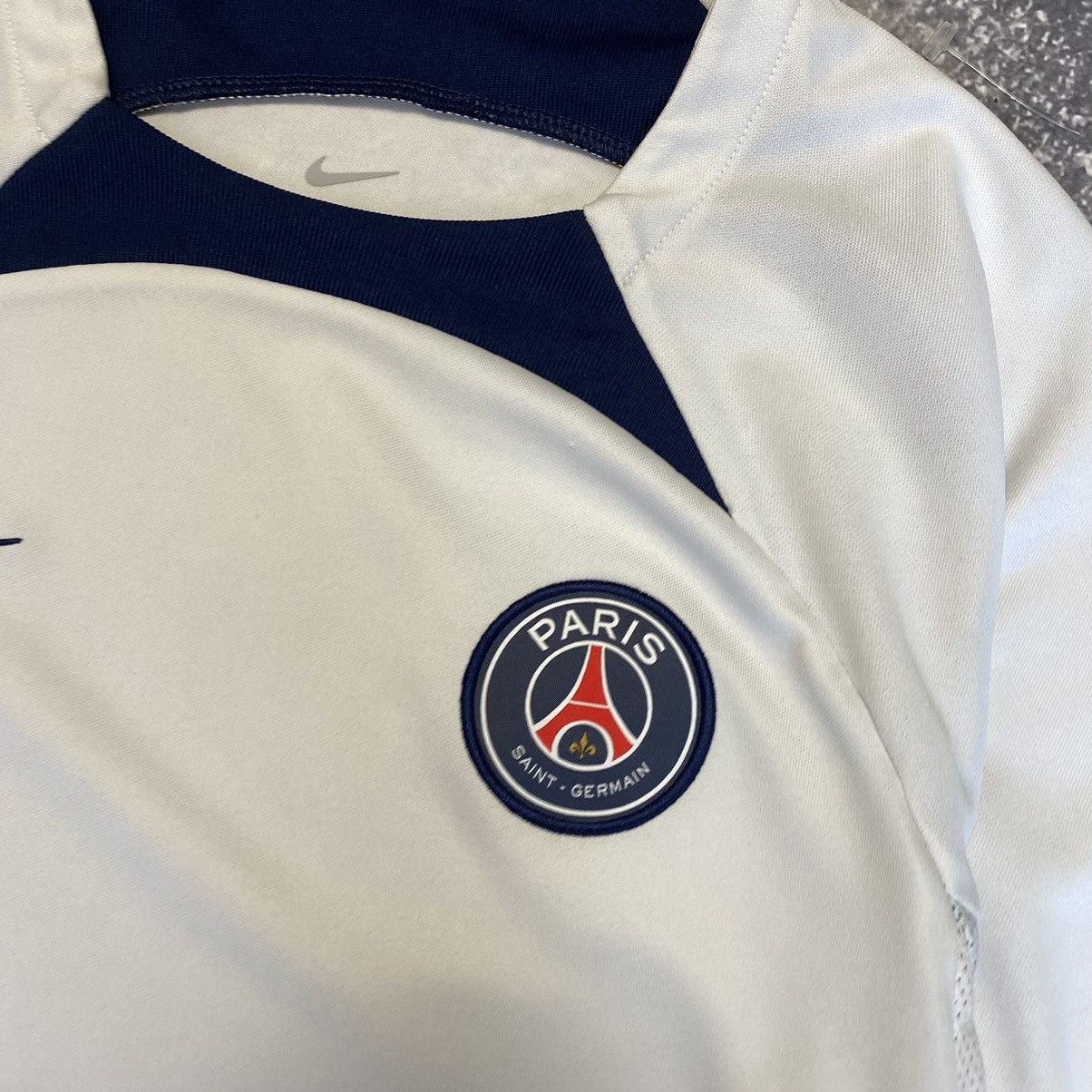 Vintage Vintage Nike Paris Saint-Germain Men’s Soccer Jersey Size US S / EU 44-46 / 1 - 4 Thumbnail
