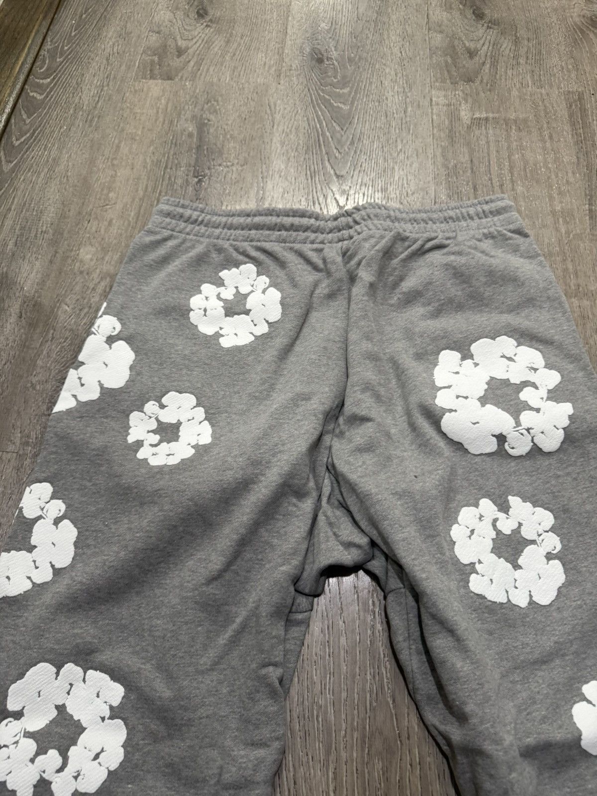 DENIM TEARS Denim Tears Wreath Sweatpants Size XXL Size US 38 / EU 54 - 7 Thumbnail