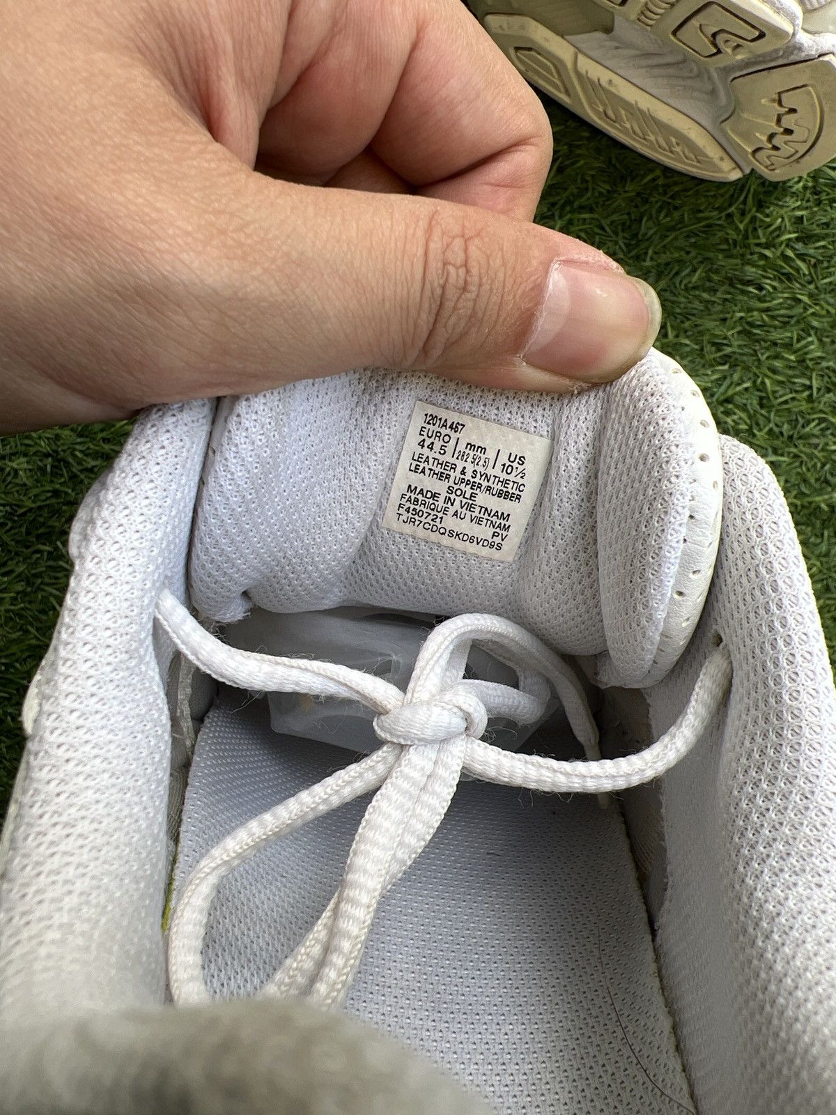 Asics Asics Gel Kayano 14 Triple White Size US 10.5 / EU 43-44 - 9 Thumbnail