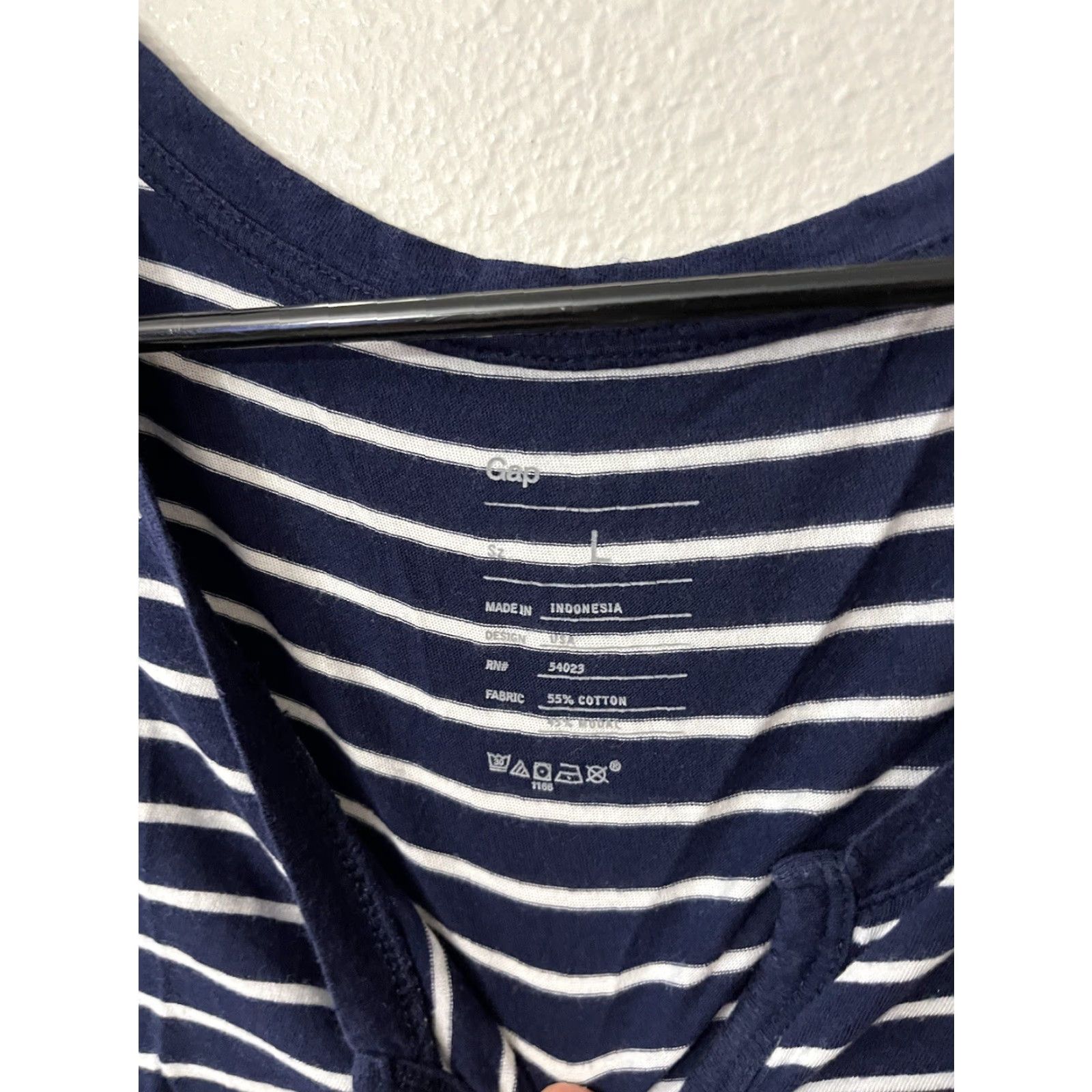 Gap VINTAGE Gap Women's Blouse Shirt Adult Large White Blue Stripes V-Neck Short Sleeve Nautical Style Size L / US 10 / IT 46 - 3 Thumbnail