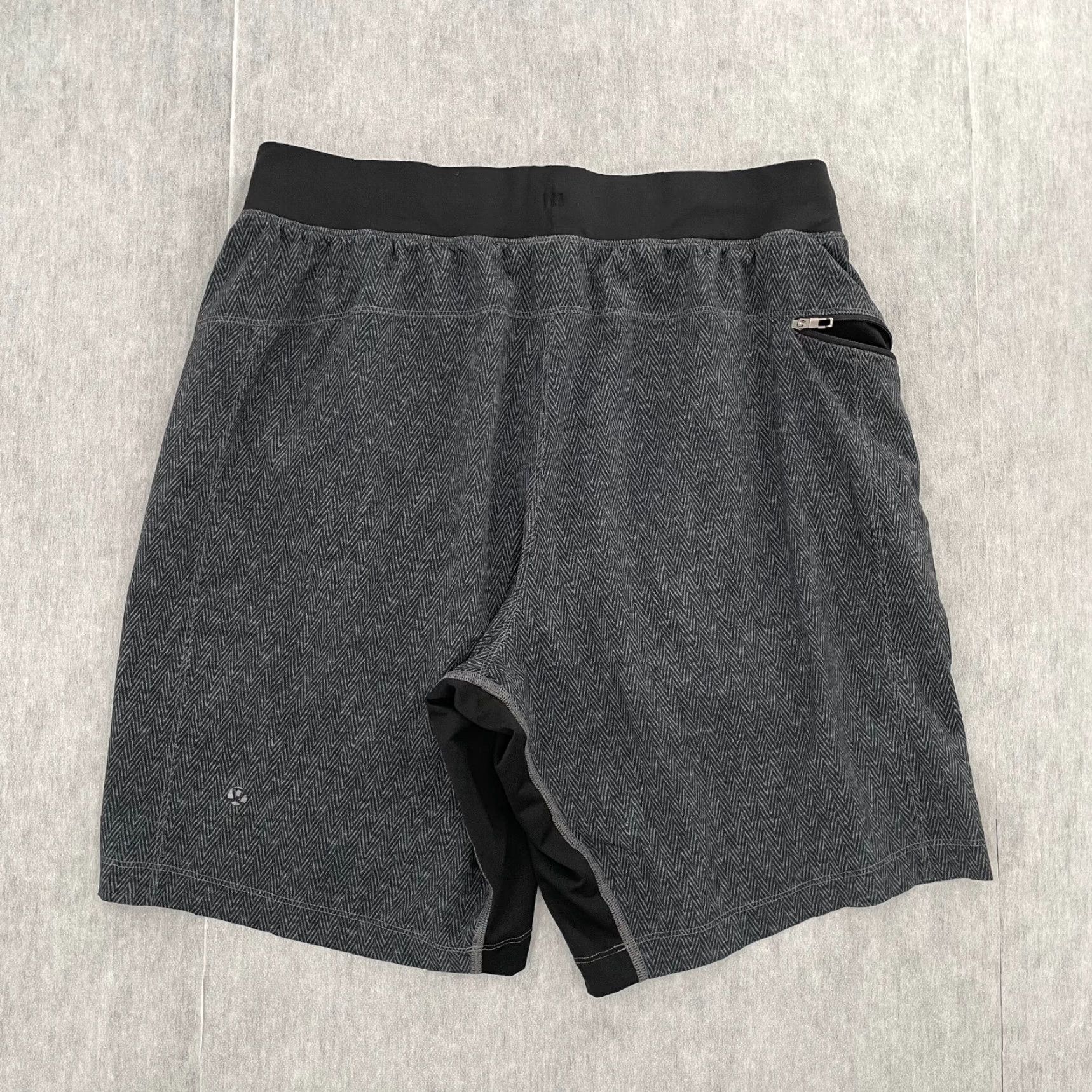 Lululemon Lululemon T.H.E. Unlined Short Mens L Gray Drawstring Side Pocket Activewear Size US 33 - 2 Thumbnail