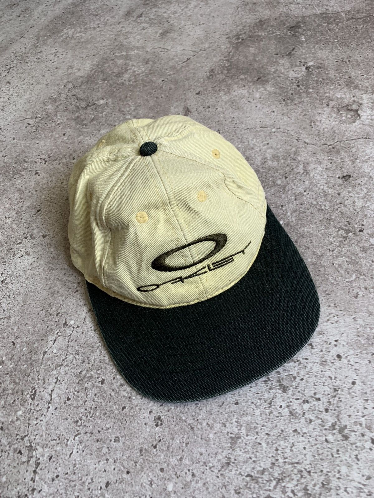 Vintage Vintage Oakley Cap Hat 2000s Center Logo Black Man | Grailed