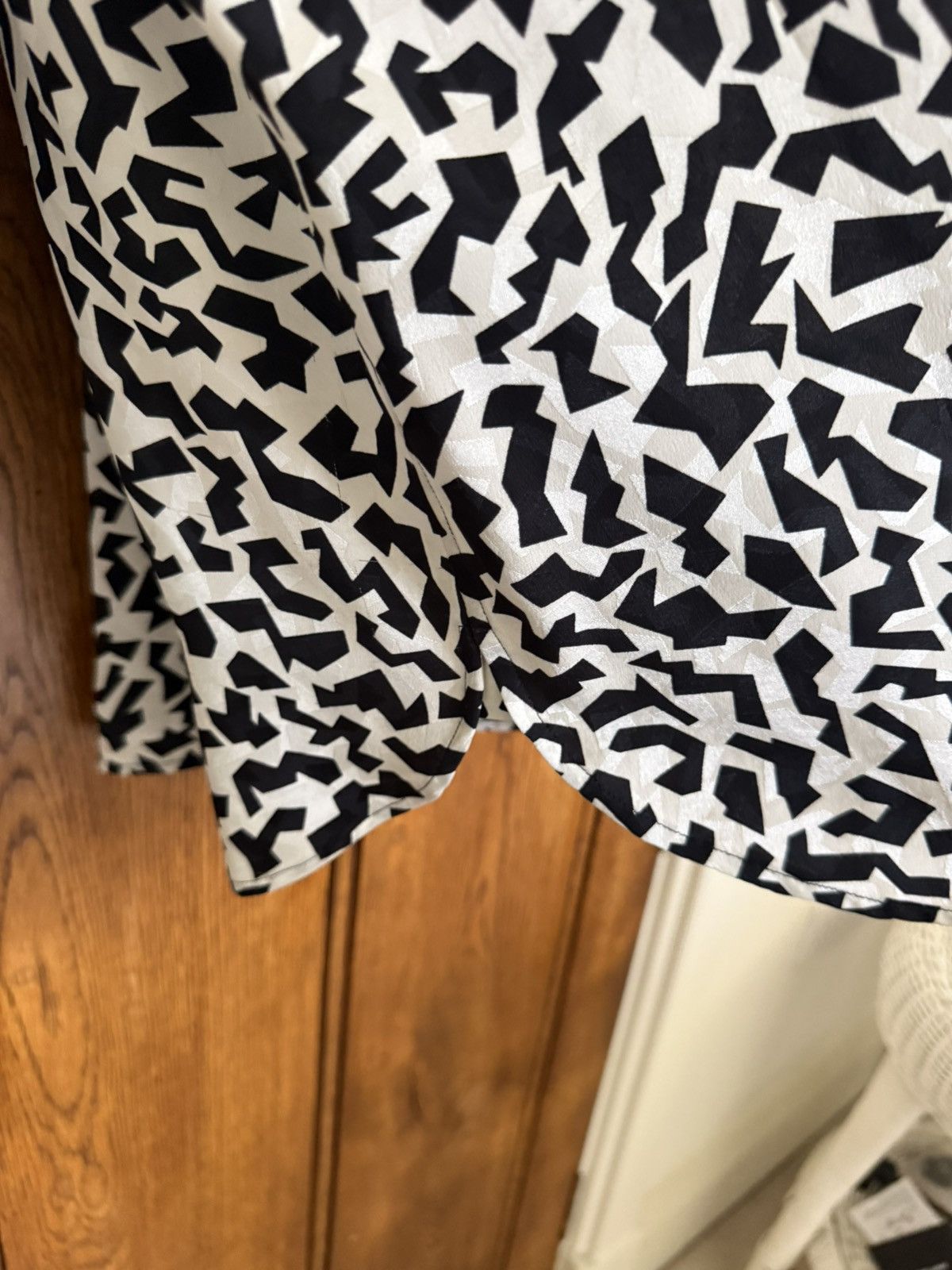Saint Laurent Paris FW21 Saint Laurent silk geometric black white shirt grail Size US L / EU 52-54 / 3 - 20 Thumbnail