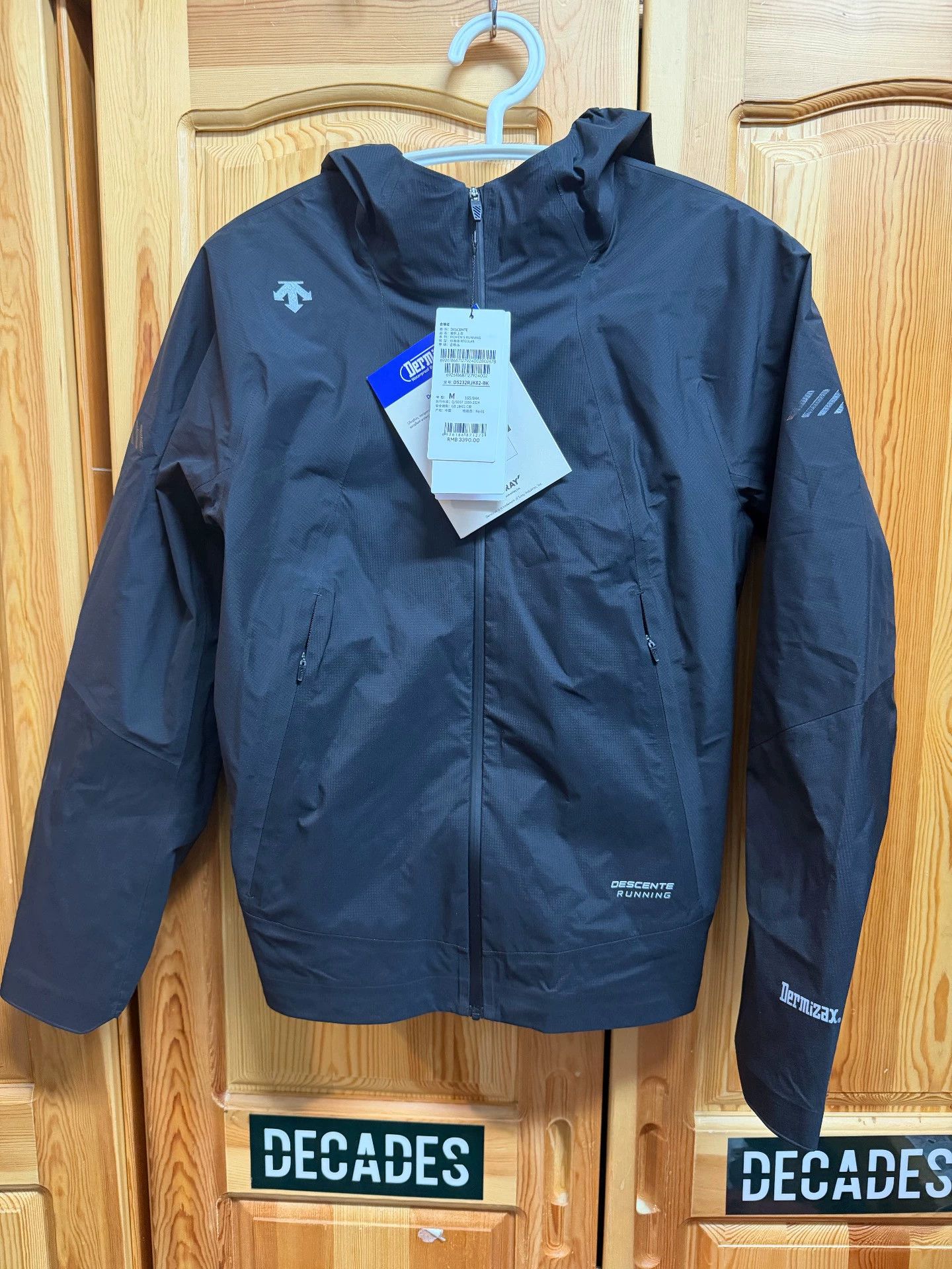 Descente DESCENTE F360 M double zip pockets waterproof breathable jkt Size US M / EU 48-50 / 2 - 1 Thumbnail