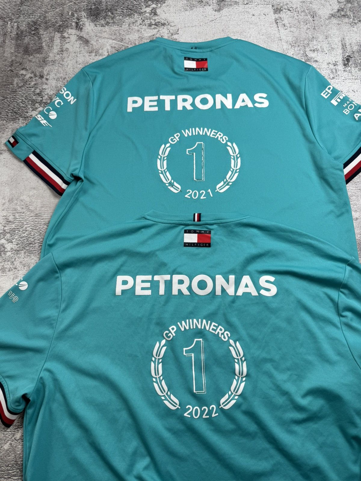 Tommy Hilfiger x2 Petronas AMG Winners 2021 2022 Moto Racing Formula 1 T Shirt Men’s Tee Jersey Size US L / EU 52-54 / 3 - 8 Thumbnail
