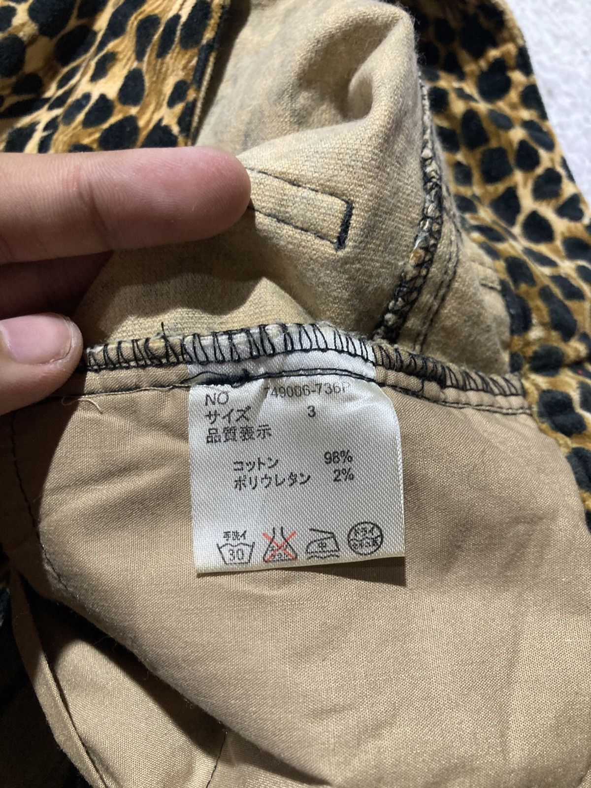 Japanese Brand 2000s Loaf Leopard Motif Waxed Slim Fit Pants Lgb Style Size US 28 / EU 44 - 15 Thumbnail