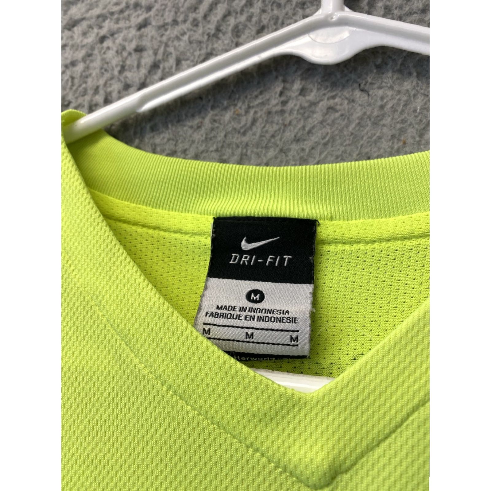 Nike Nike Dri-Fit Football Soccer Mens Size M Yellow Jersey Athletic T-Shirt Short Sleeve Standard Regular Adult/114-31 Size US M / EU 48-50 / 2 - 5 Thumbnail