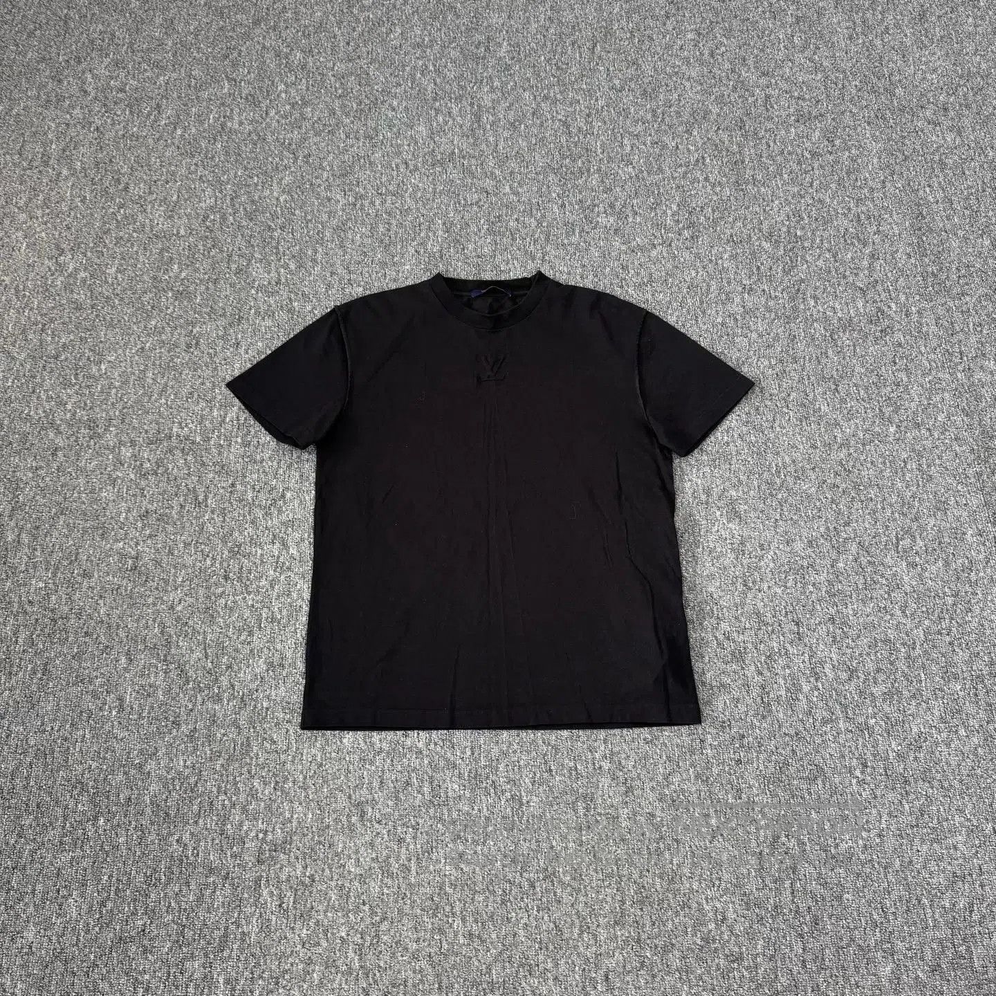 Louis Vuitton Louis Vuitton SS25 Black Short-Sleeved T-shirt with Relief Size US S / EU 44-46 / 1 - 1 Thumbnail