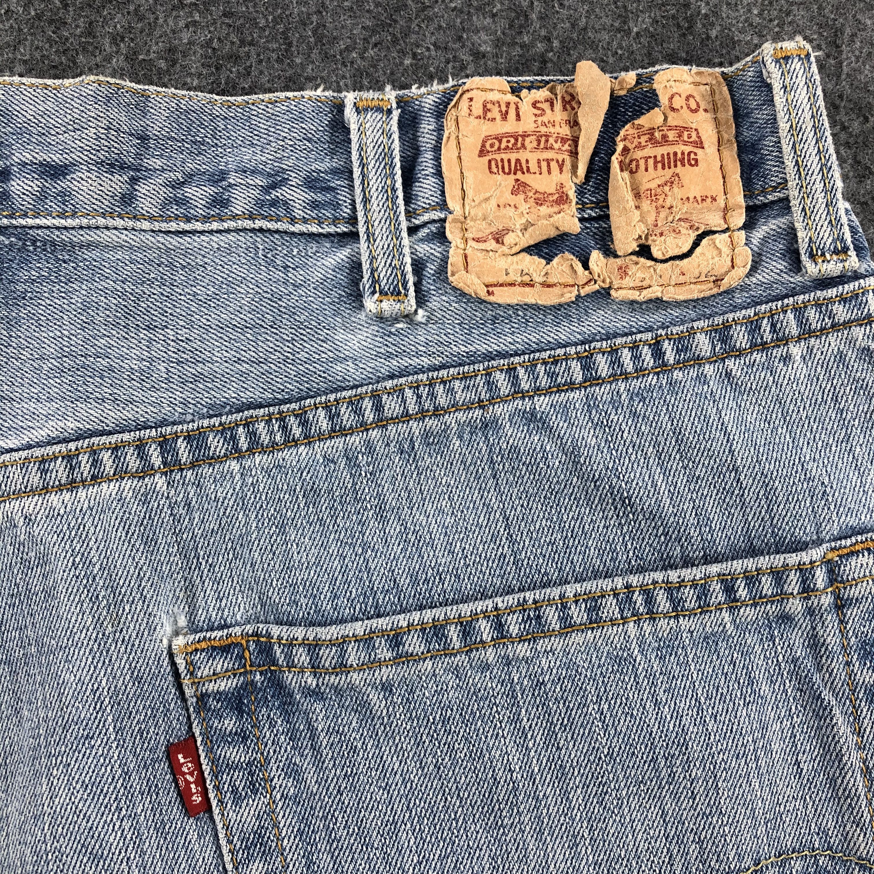 Levi's × Vintage Vintage Light Wash Levis 569 Denim Jeans-JM715 Size US 37 - 7 Thumbnail