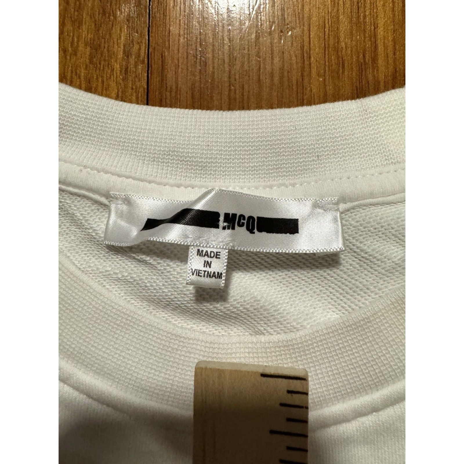 Alexander McQueen Alexander McQueen MCQ Gold Logo Crewneck Sweatshirt White Size M Mens Knit Cotton Regular Graphic Print Logo Pullover Crew Neck Long Sleeve Size US M / EU 48-50 / 2 - 6 Thumbnail