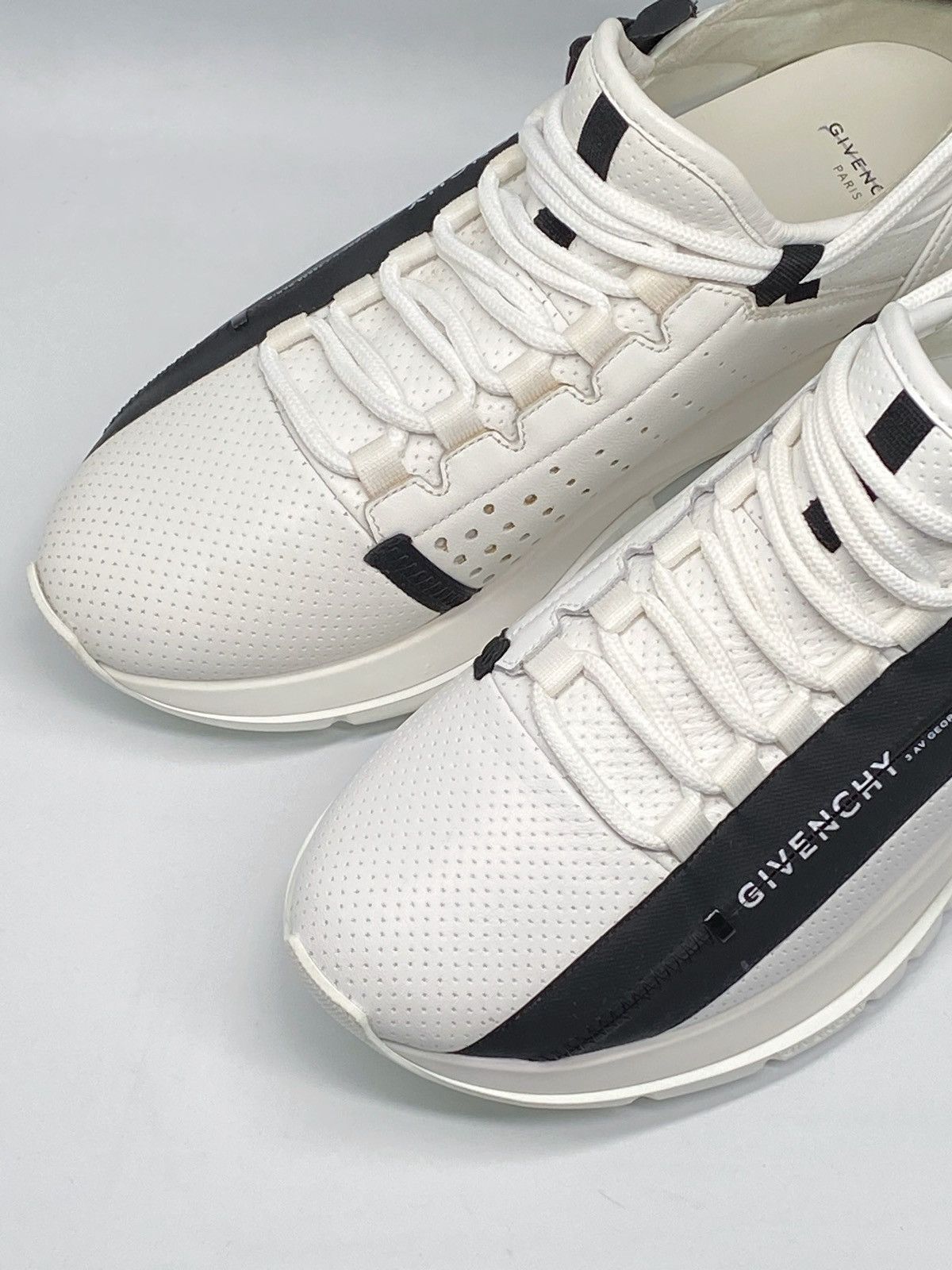 Givenchy Givenchy Spectre Logo Zip Runner Sneakers size 38.5 Size US 8.5 / IT 38.5 - 3 Thumbnail