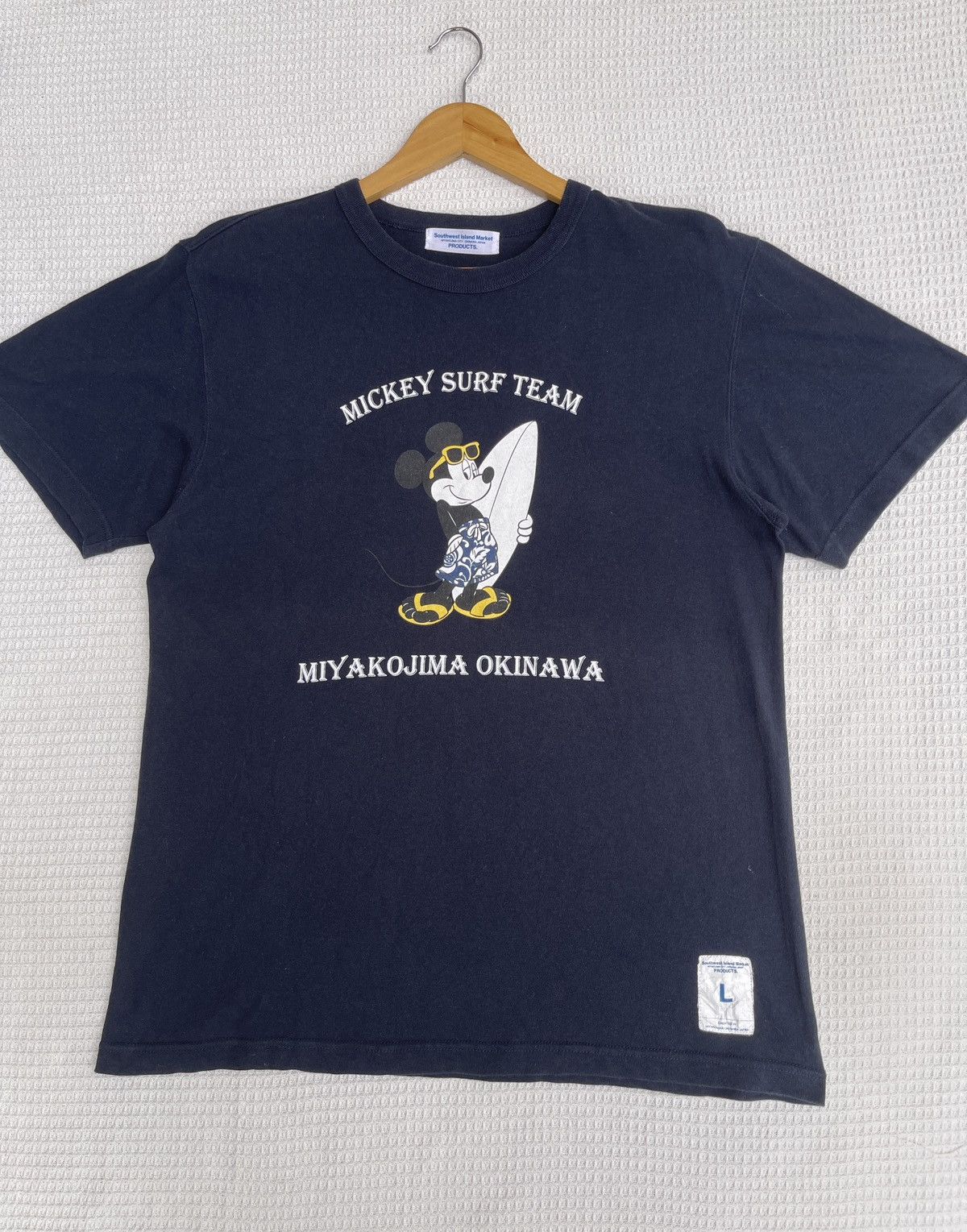 Disney Rare🔥Japanese Disney Mickey Surf Team T-Shirt Size US L / EU 52-54 / 3 - 8 Thumbnail