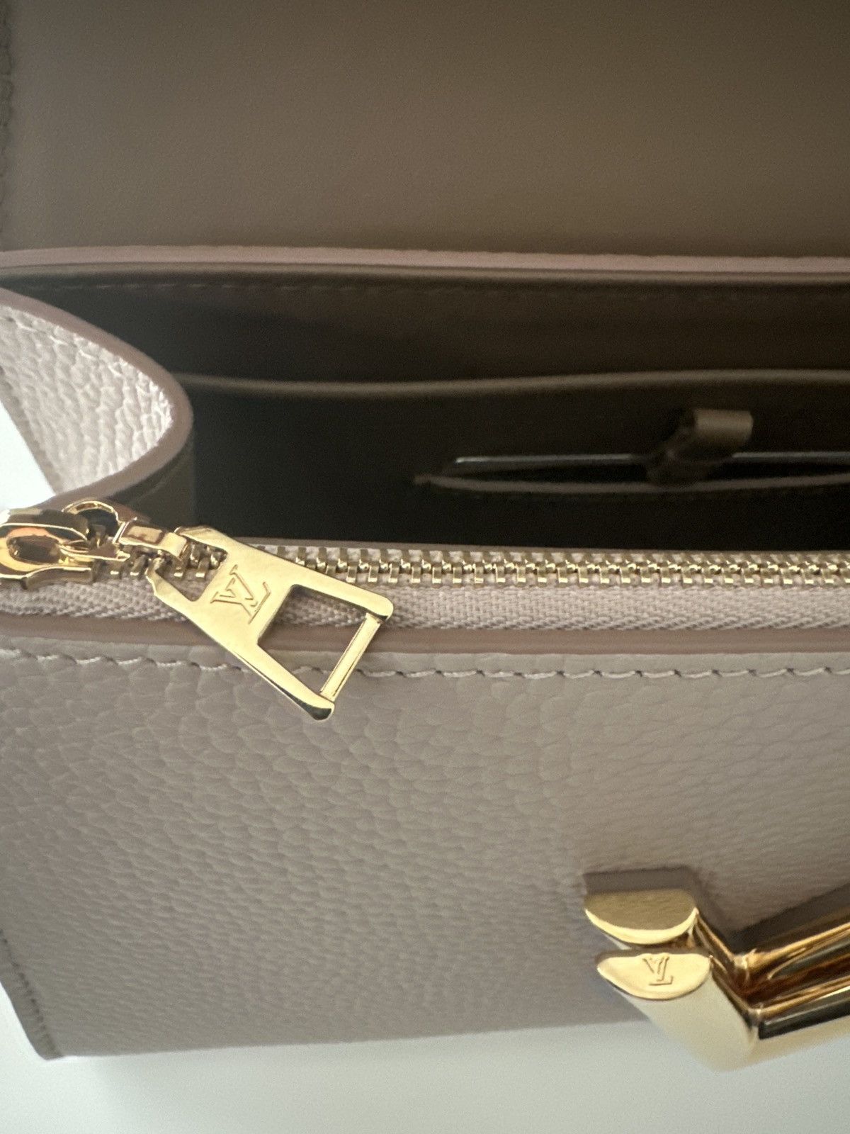 Louis Vuitton Louis Vuitton Twist One Handle PM Size ONE SIZE - 8 Thumbnail