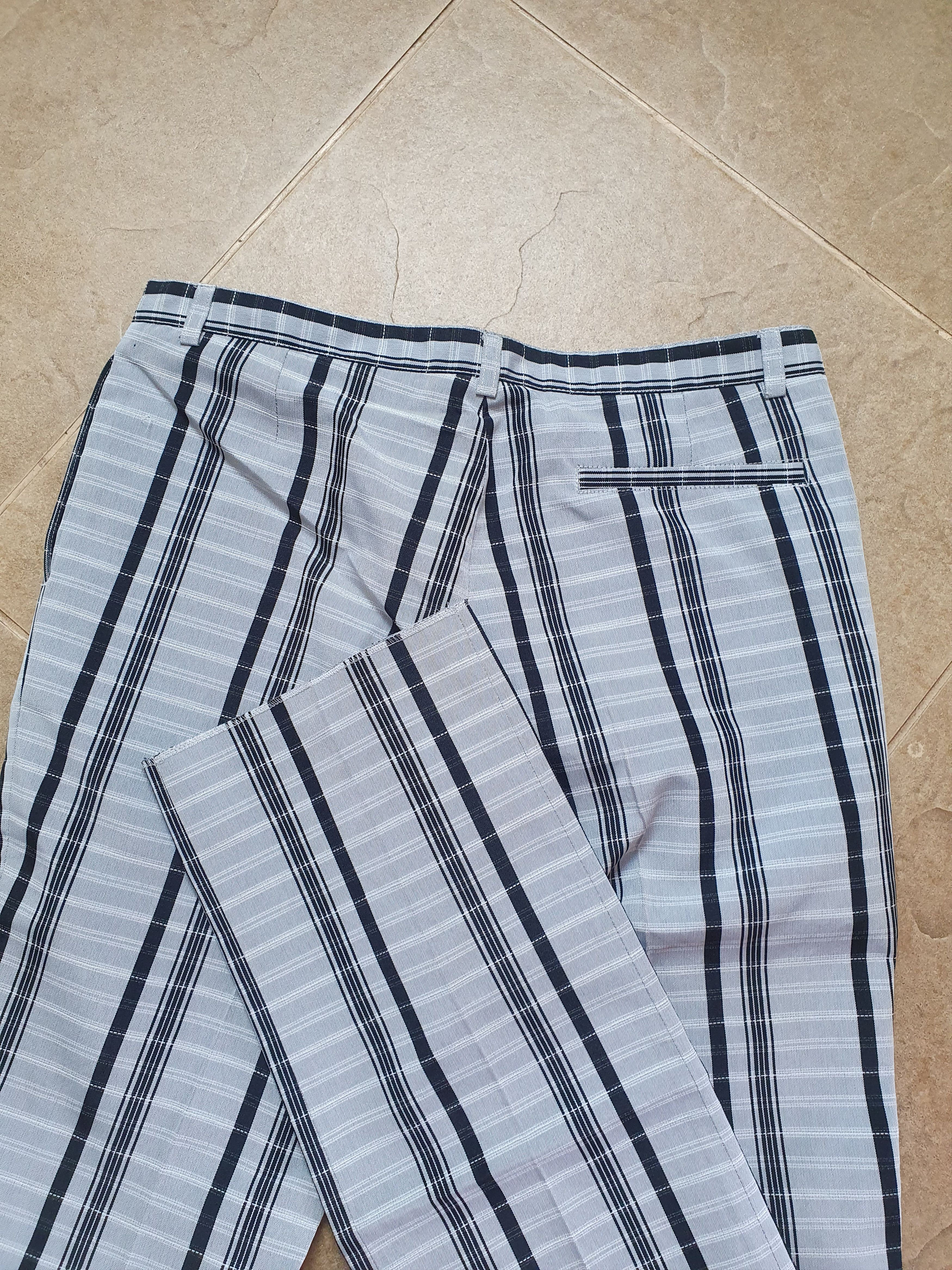 Burberry Vintage women's Burberry Check Grey Size 40 Made in Italy Size 40" / US 18 - 14 Thumbnail