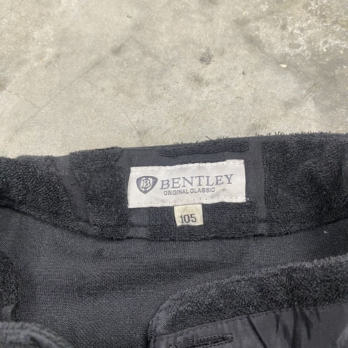 Bentley × Puma Vintage Puma Bentley Velvet Fullprint Polos Size US L / EU 52-54 / 3 - 7 Thumbnail