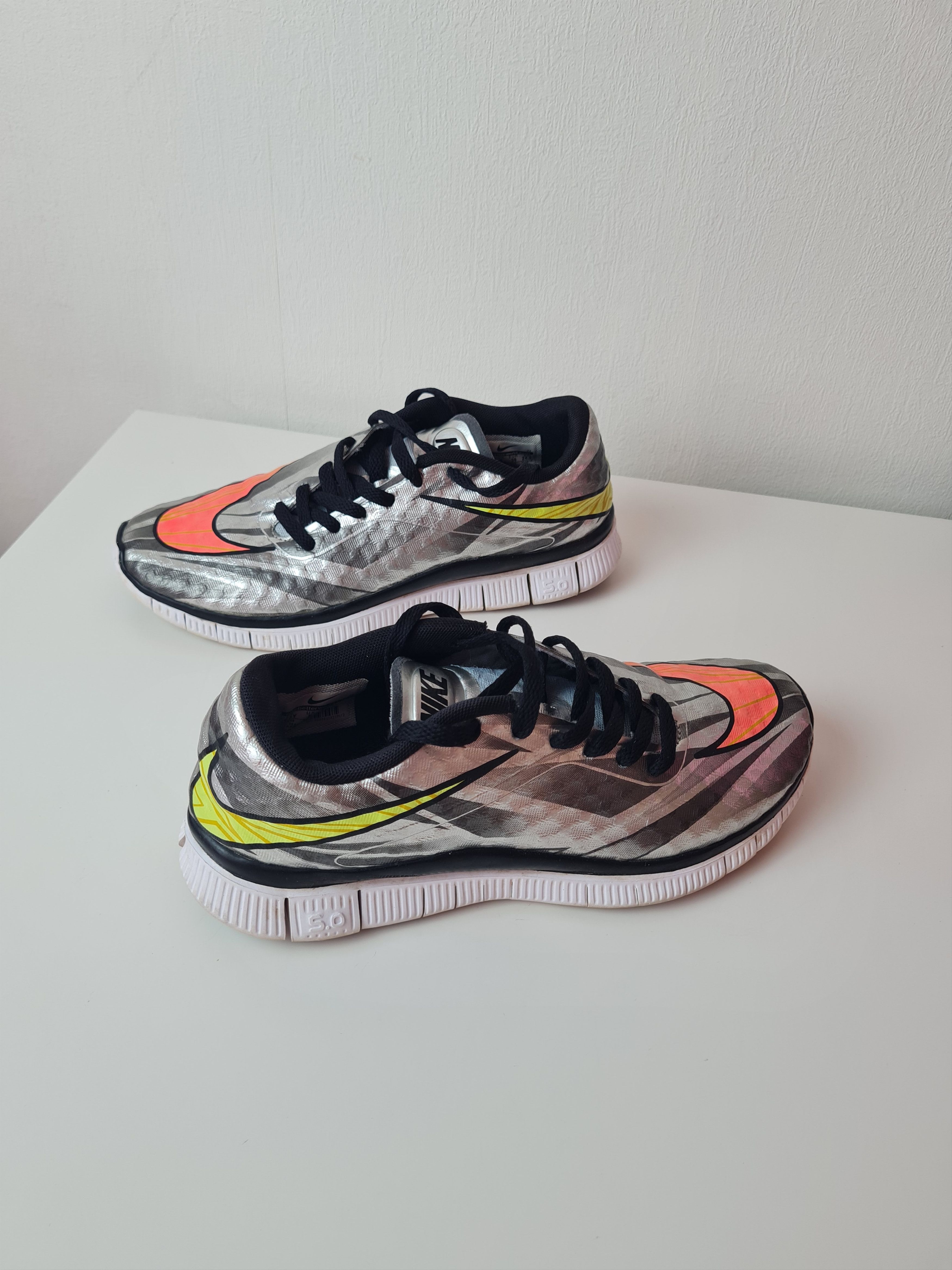 Nike Nike free hypervenom (GS) trainers 705390 002 sneakers shoes Size US 6 / EU 39 - 1 Thumbnail