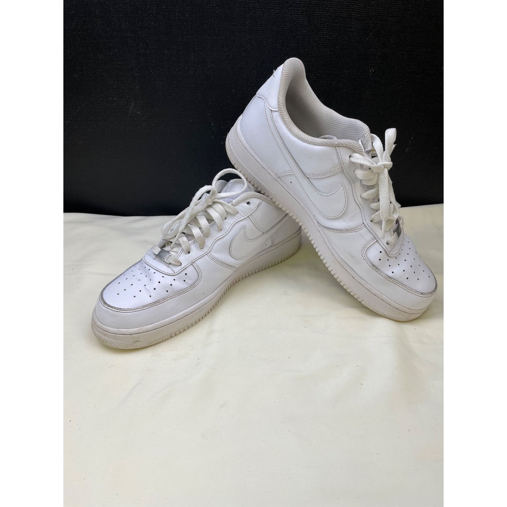 Nike Nike Men White Air Force 1 Low Shoes Sneakers Shoes Size 11. Size US 11.5 / EU 44-45 - 2 Thumbnail