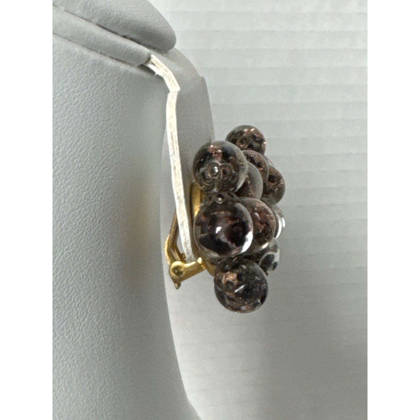 Vintage Vtg glass bead cluster clip earrings, brown made in Italy Size ONE SIZE - 9 Thumbnail