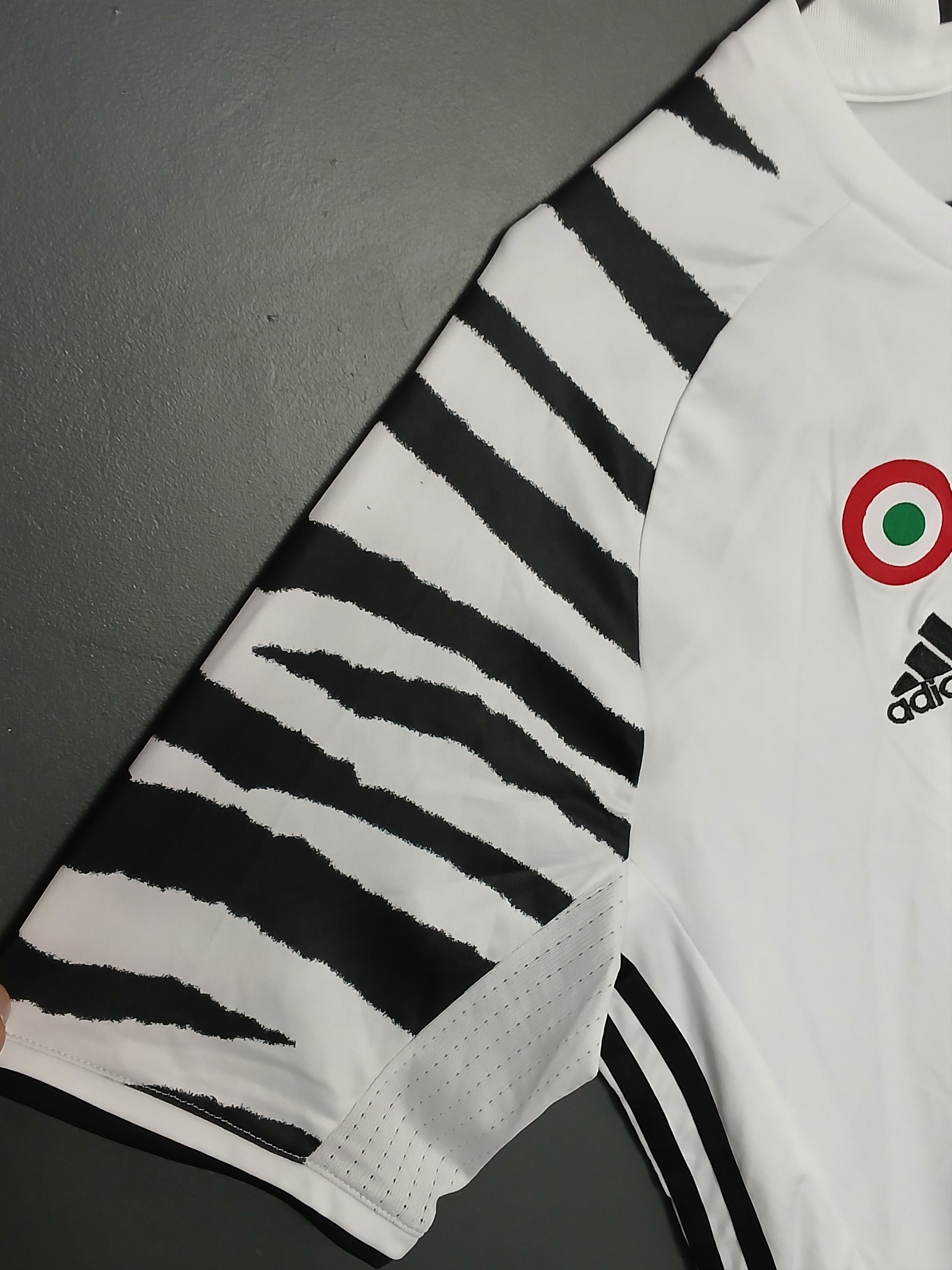 Other Juventus 16/17 Third Football Jersey T-Shirt Size US XL / EU 56 / 4 - 5 Thumbnail