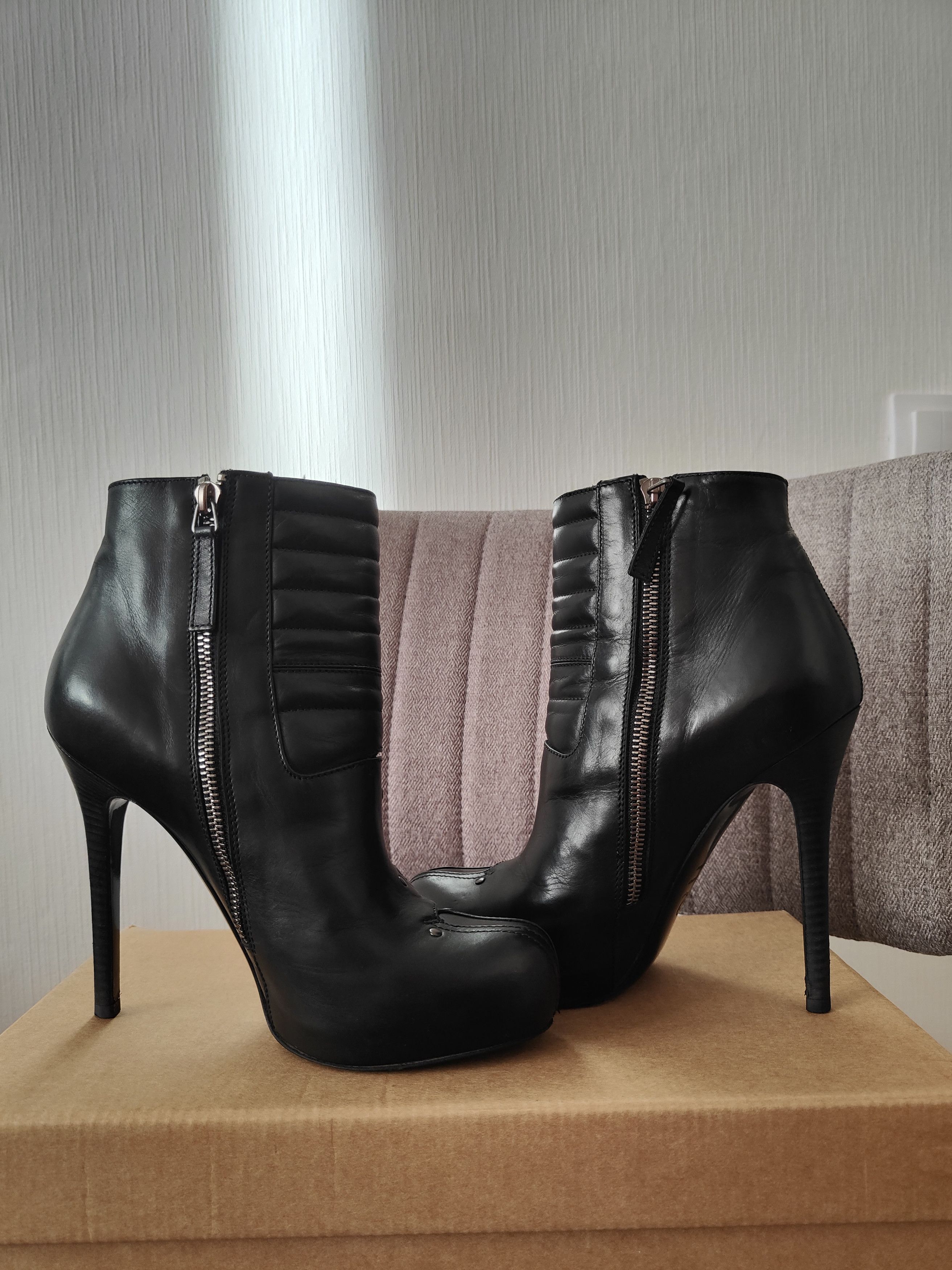 Alexander McQueen Alexander McQueen Buckled Latch Heel Boots Size US 7 / IT 37 - 6 Thumbnail