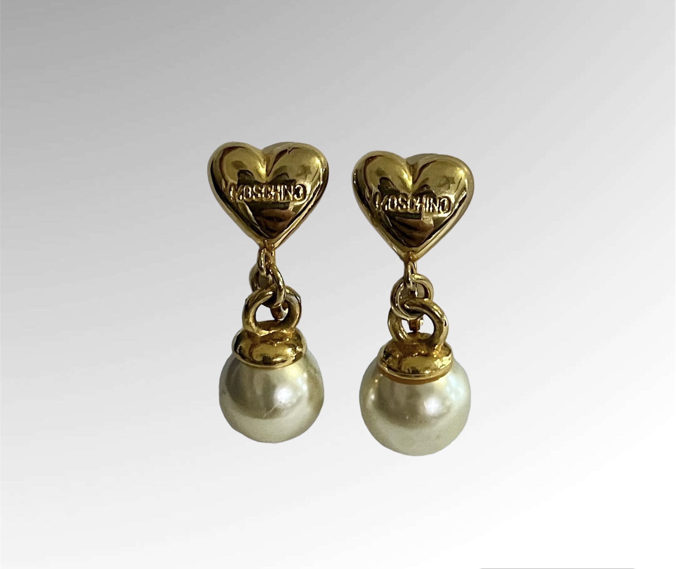 Moschino Vintage 90s Gold Plated Love Heart Moschino Pearl Earrings Size ONE SIZE - 1 Thumbnail